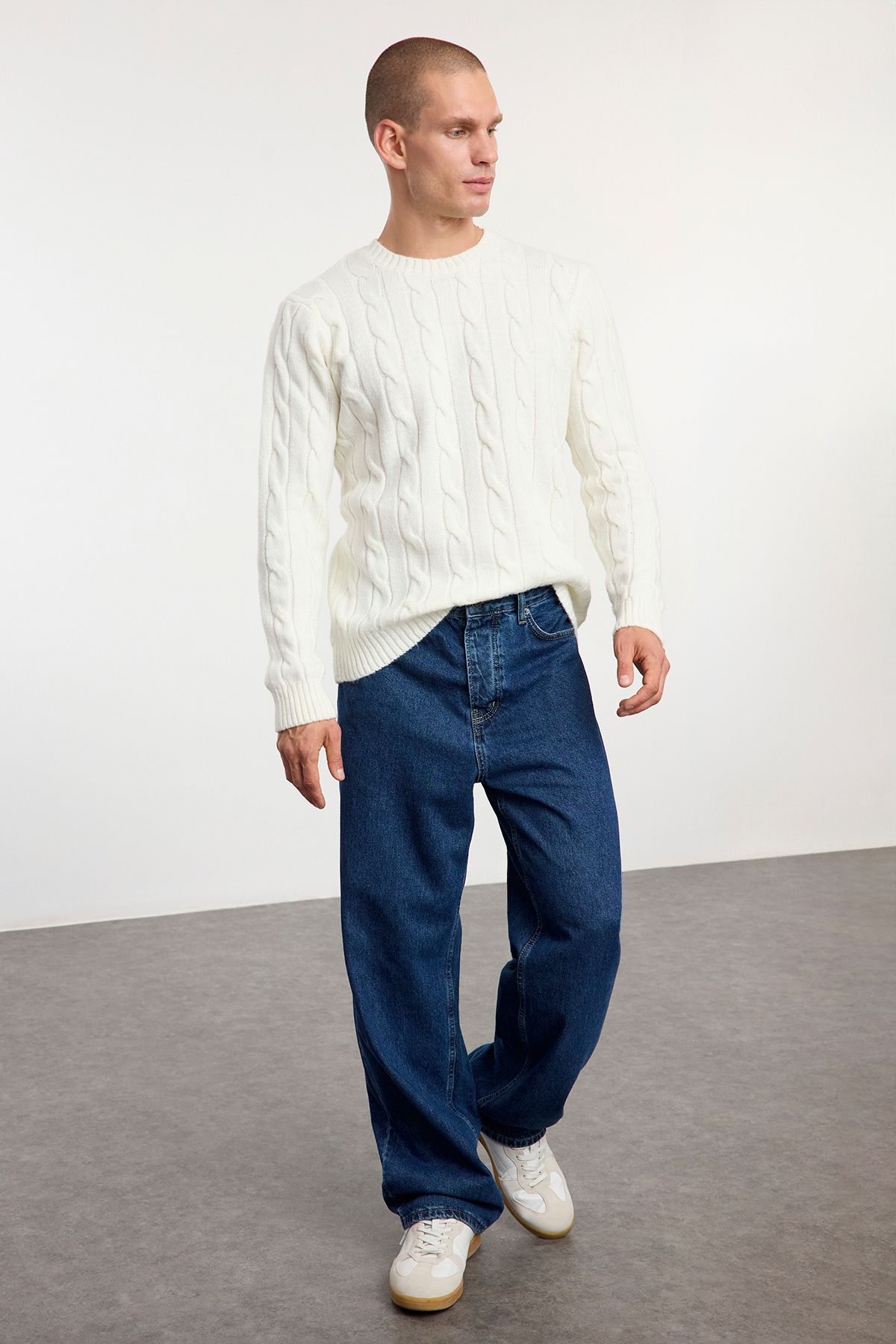 Trendyol Collection-Ecru Unisex Sweter z dzianiny z okrągłym dekoltem i wzorem włosów - Tmnaw25Kz00005 2
