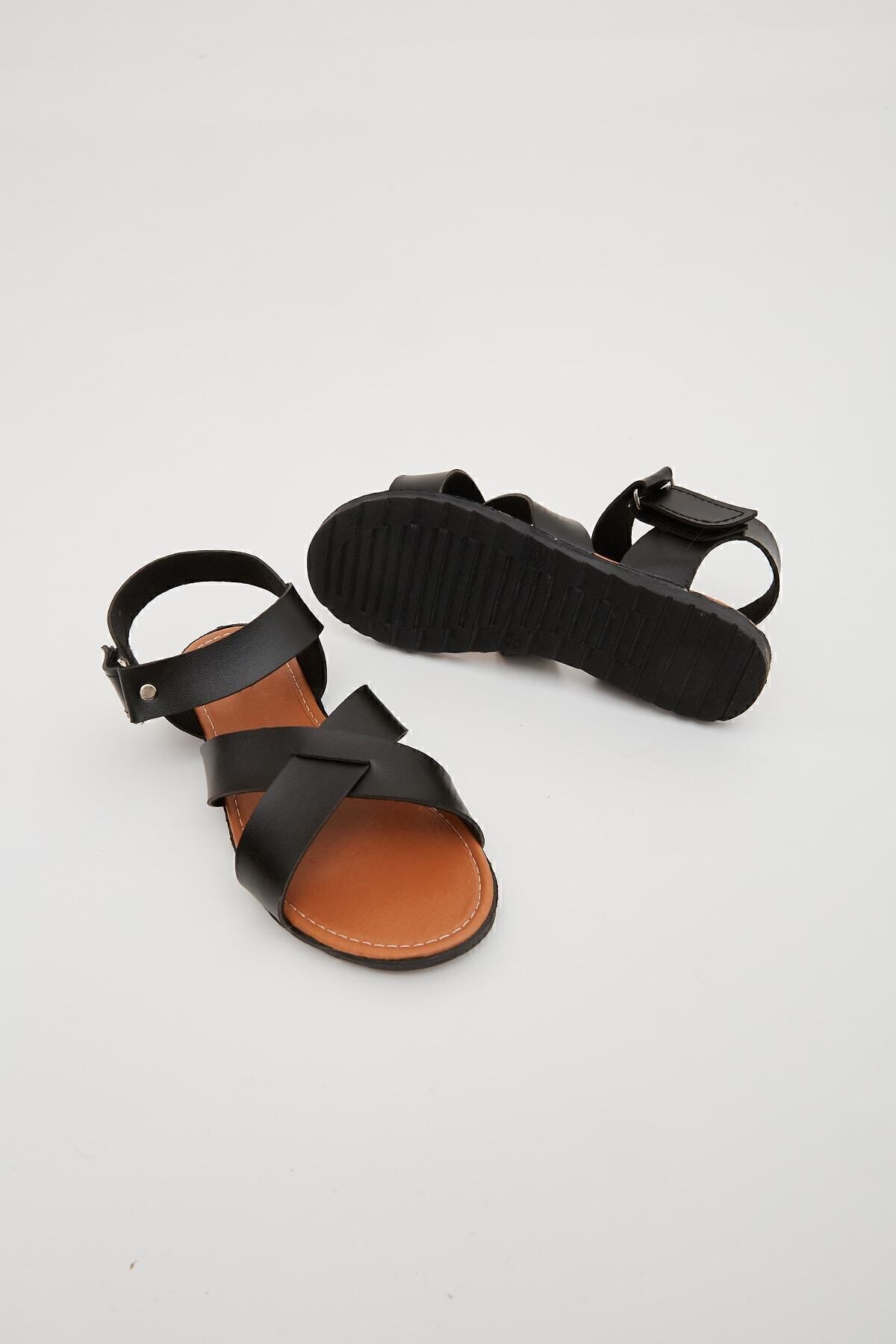 Moda Devrin-Black Cross Adjustable Velcro Sandals 7
