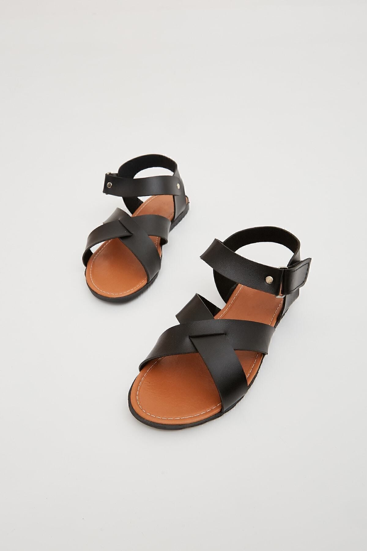 Moda Devrin-Black Cross Adjustable Velcro Sandals 6