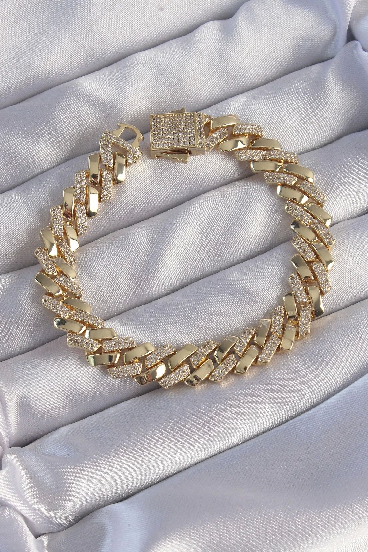 nefertiya Gold Colored Vip Series Zircon Stone Bracelet TJ BB6172 Trendyol