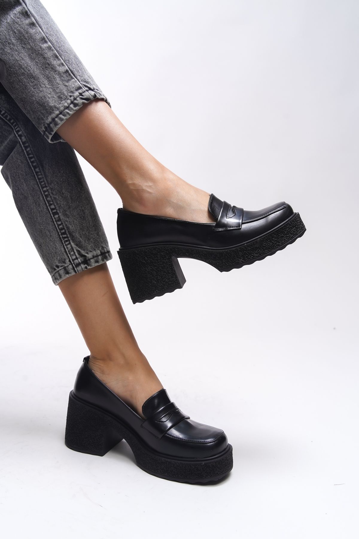 Riccon-Quphrele Damen-Loafer aus schwarzem Lackleder mit Absatz - 00121520 3