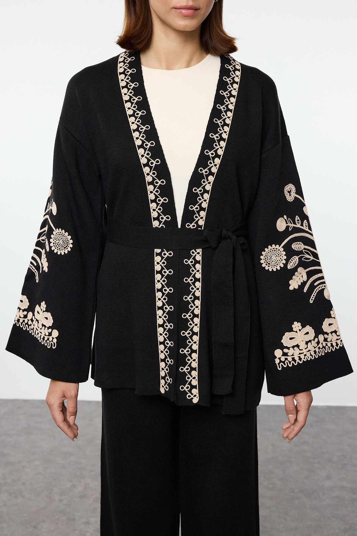 Trendyol Modest-Vyšívaný úpletový oblek s dvojitým golierom - Tctaw25Us00095 3