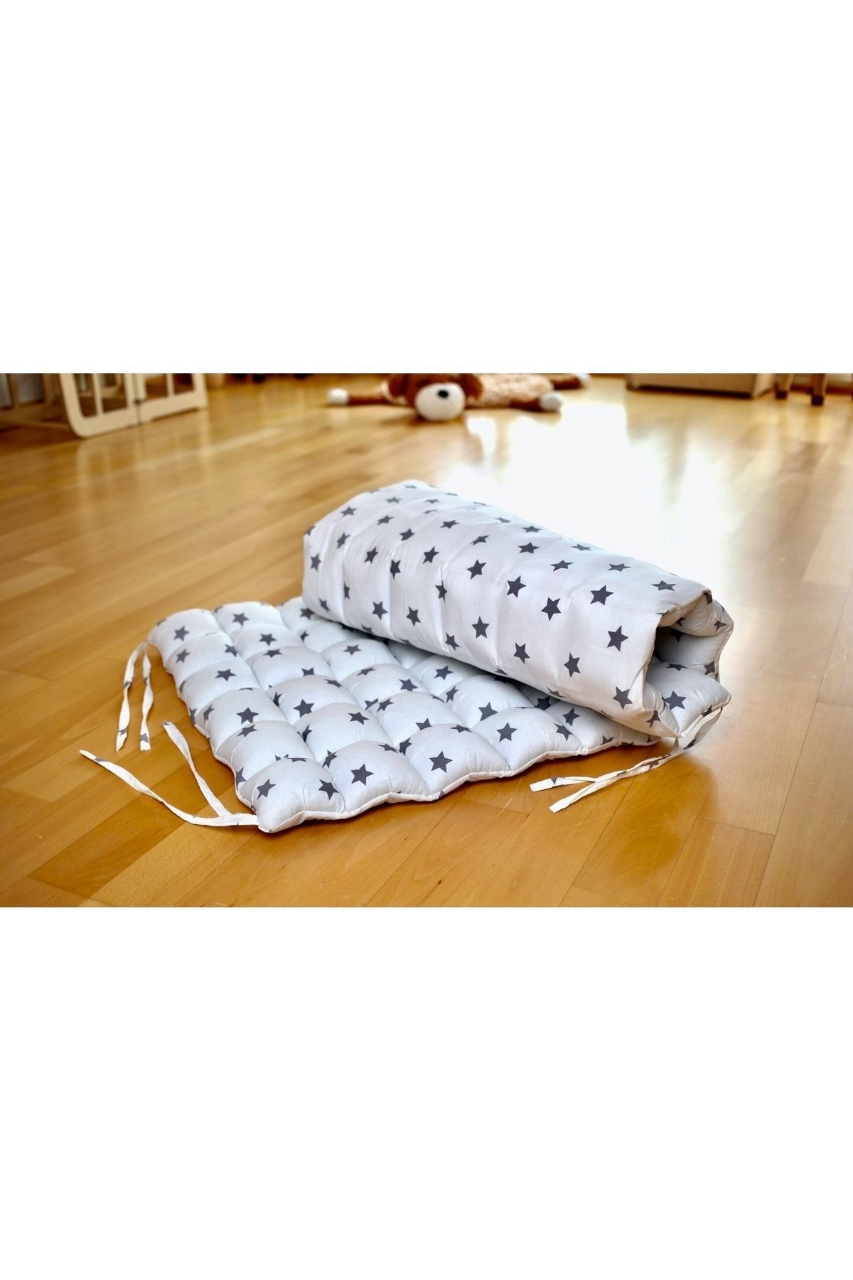 کوسن سفید با طرح ستاره برای کمربند و تسمهٔ صعود مونتهسوری پیکلر