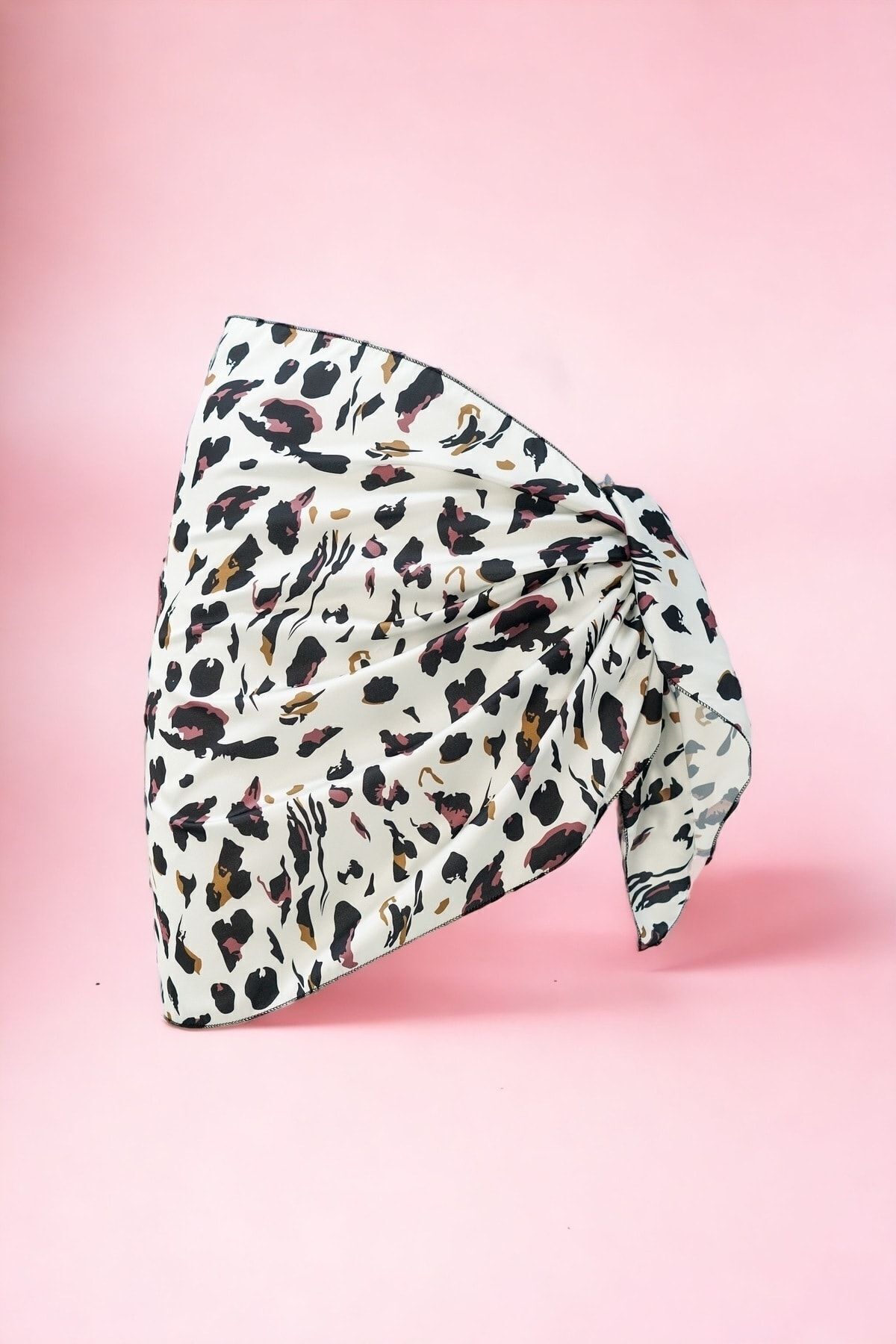 pistore Beyaz Kahverengi Leopar Desenli Kısa Pareo Saten Kadın Plaj Elbisesi Yeni Sezon