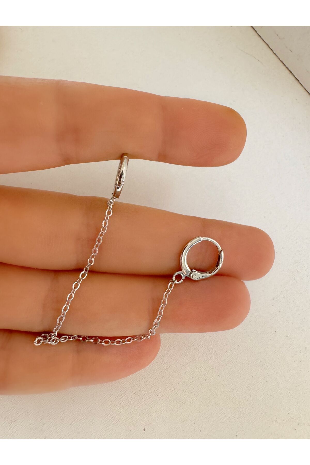 İkili zincirli gümüş renk halka küpe 2