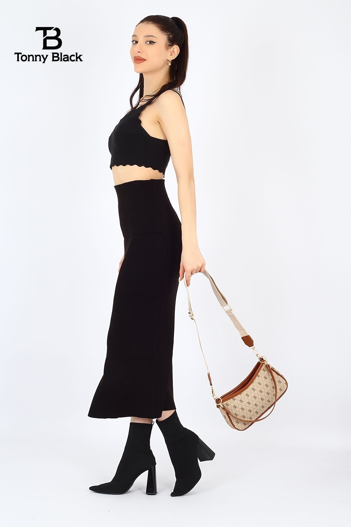 https://cdn.dsmcdn.com/ty1530/product/media/images/prod/QC/20240908/20/f1d54bb8-5c99-3aa0-b659-356180dc557e/1_org_zoom.jpg