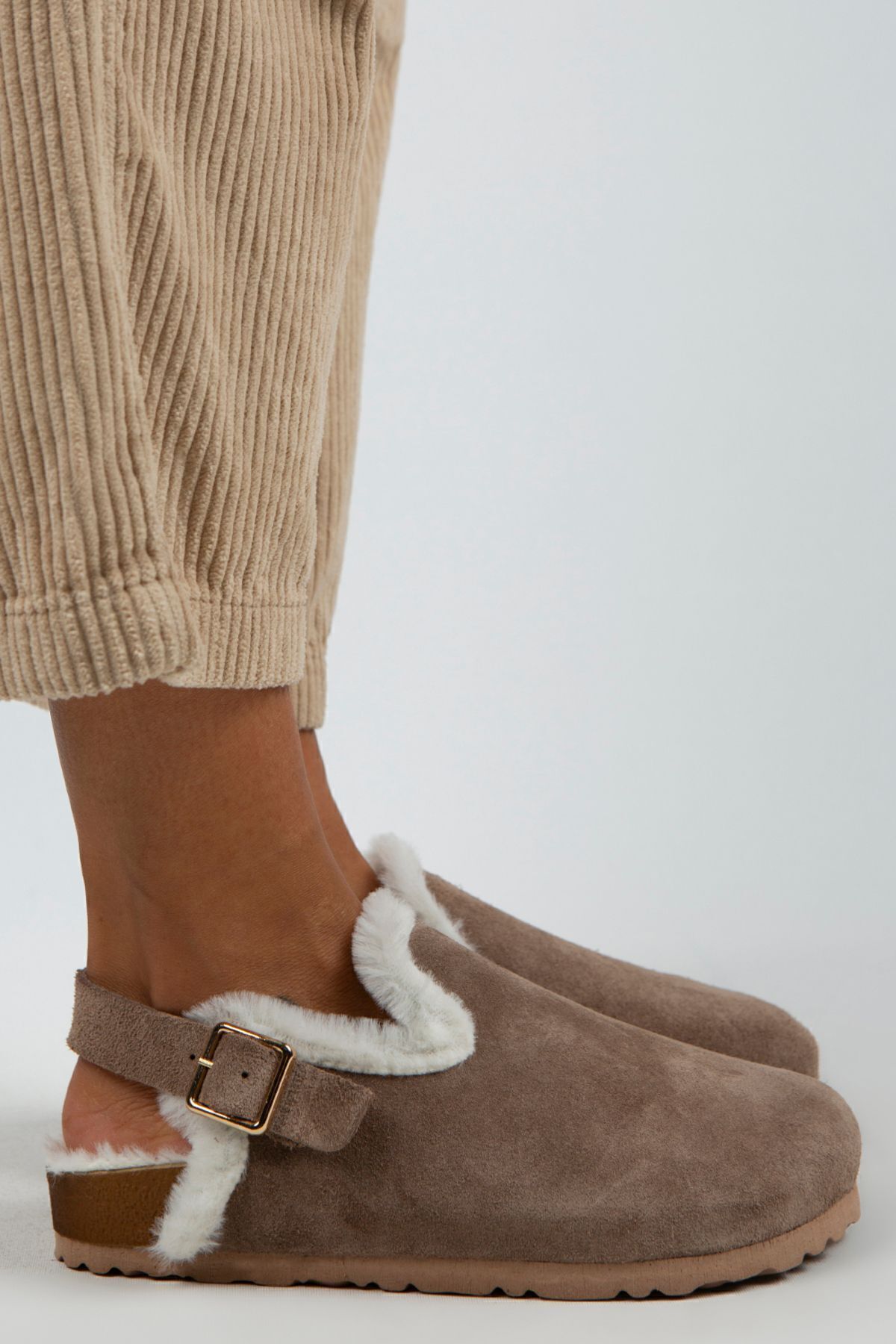 Manijero  Holly Kürklü Kadın Hakiki Deri Kemerli Tokalı Kürklü Vizon Süet Sandalet - Görsel 2