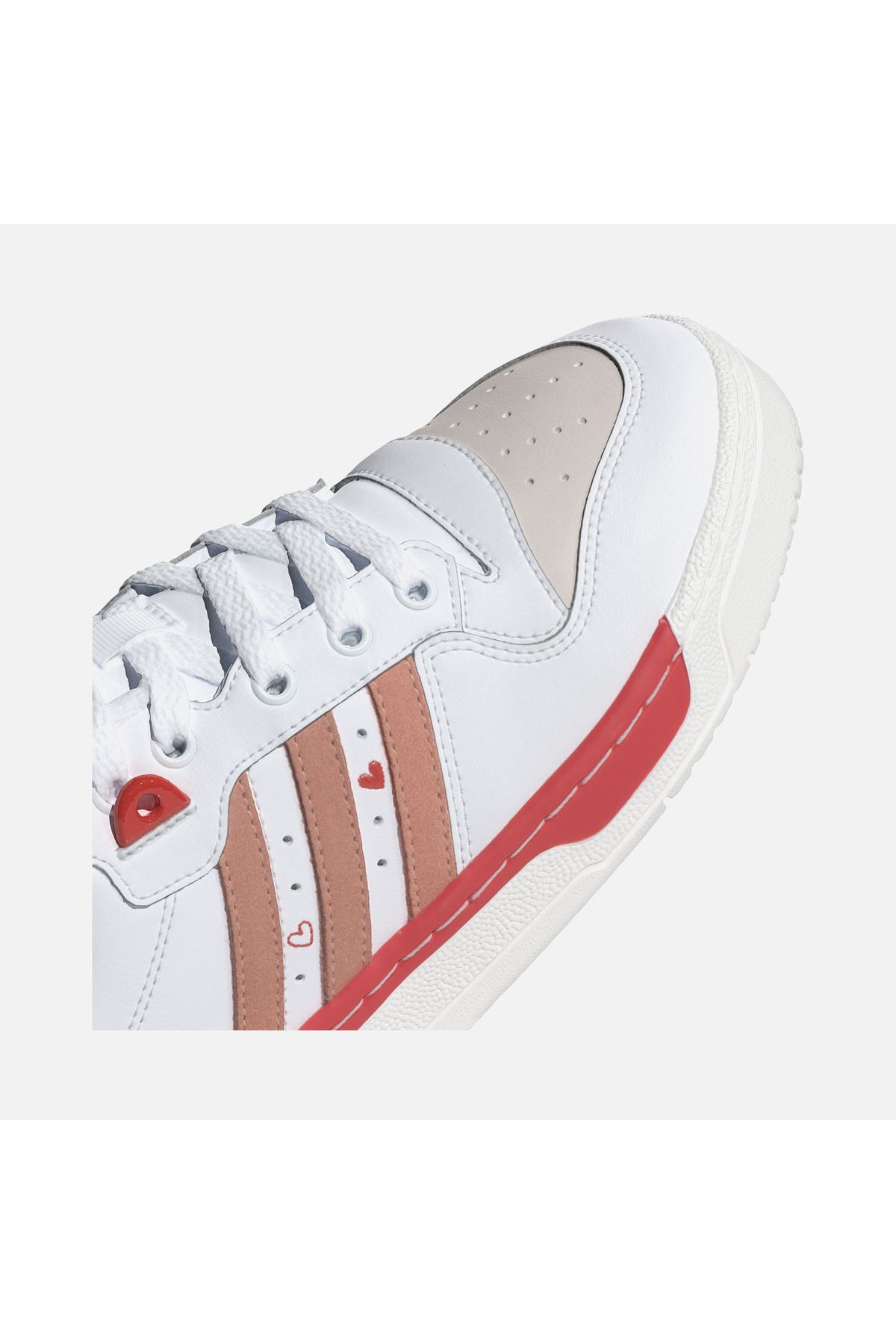اسنیکر سفید زنانه کفش ورزشی با لباس پایین adidas