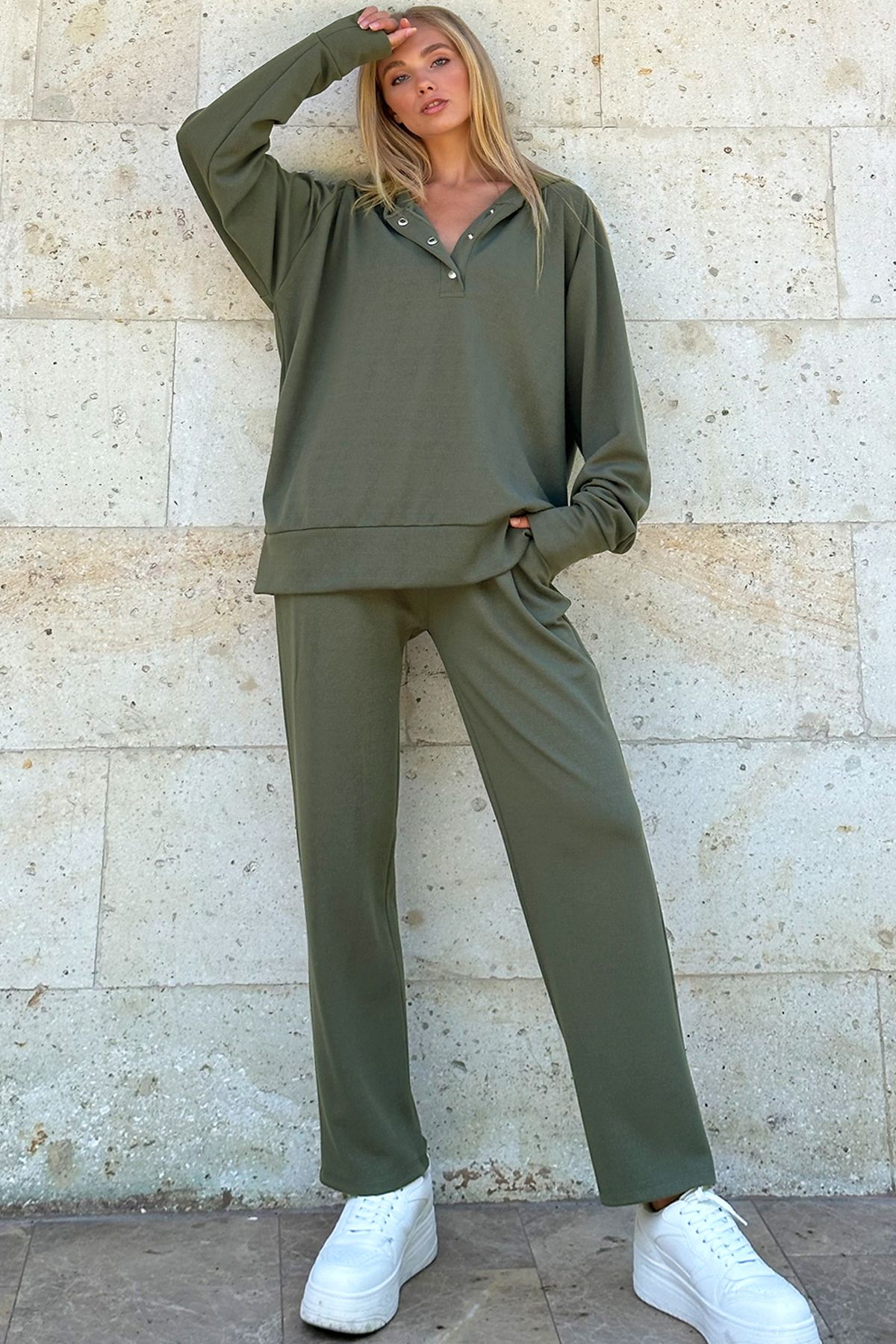 Trend Alaçatı Stili-KHaki dámska súprava oversize mikiny a nohavíc – s kapucňou, zapínanie na patentky ALC-X12476 5
