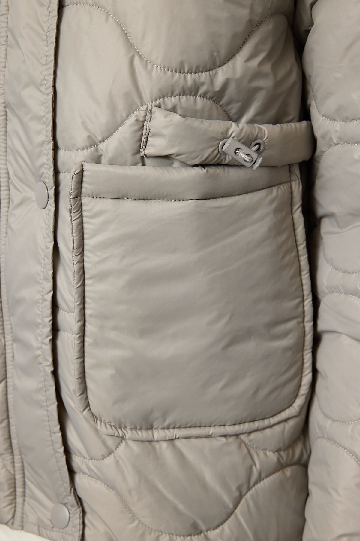 Trendyol Collection-Szürke, állógallérral steppelt kabát - normál szabású TWOAW25MO00175 4