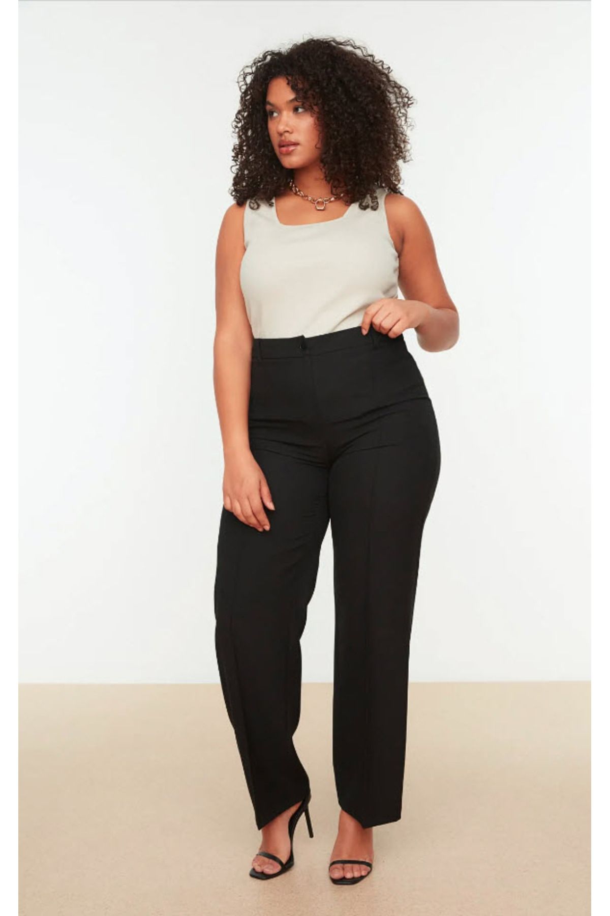 Trendyol Curve-Schwarze Hose aus gewebtem Stoff mit hoher Taille und geripptem Detail, spanisches Bein TBBSS22PL0301 4