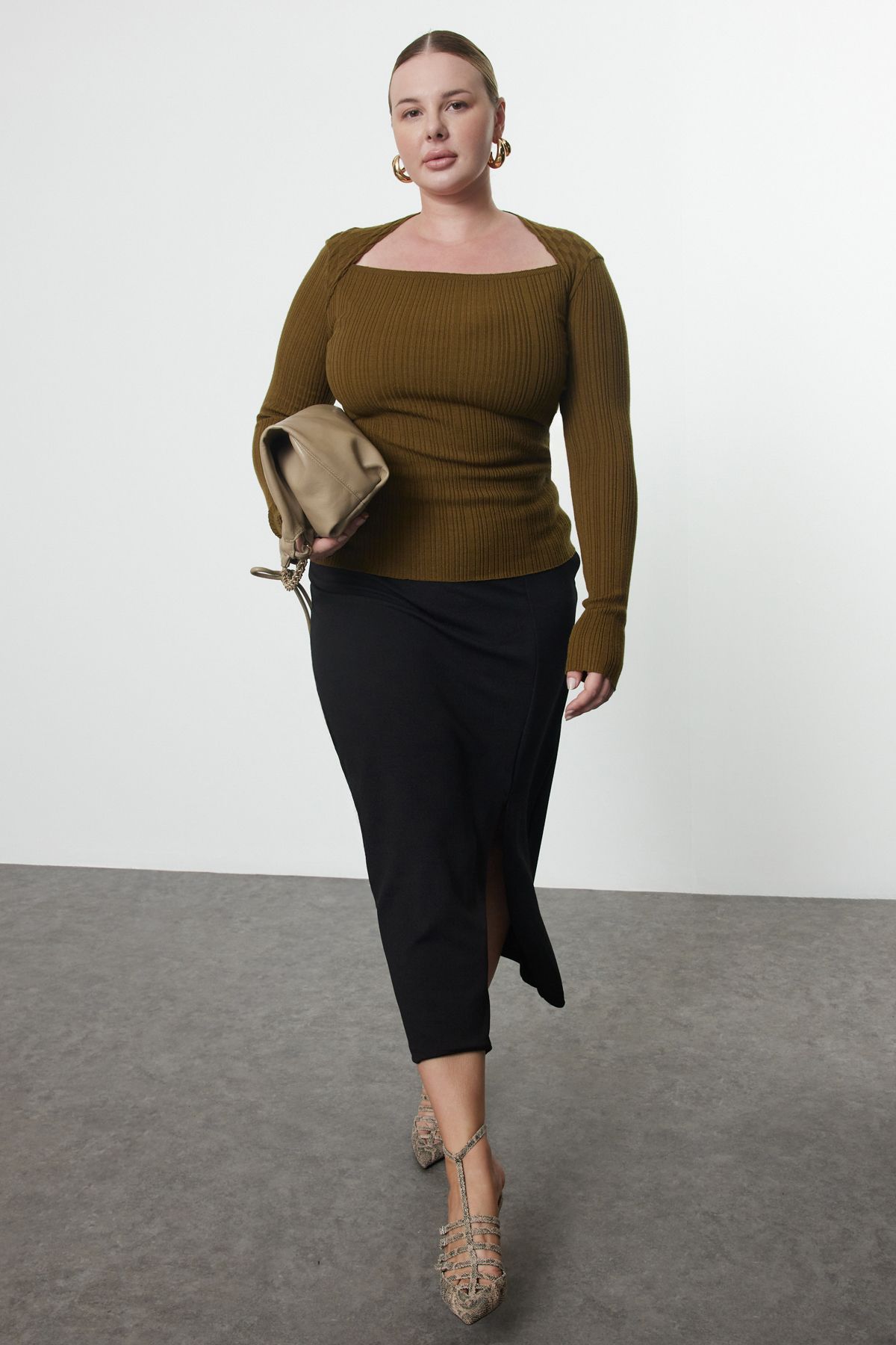 Trendyol Curve Bluzka Z Dzianiny Premium Soft Fabric - Oil Green Knit Knitwear Tbbaw25af00004 Kobieta - 5XL