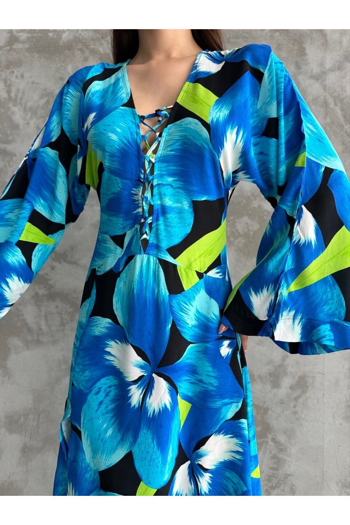 BRGCLOTHING-Saks Blue Print - Μακρύ Φόρεμα με Δαντέλα και Χαμηλό Πλαϊνό Σκίσιμο 5