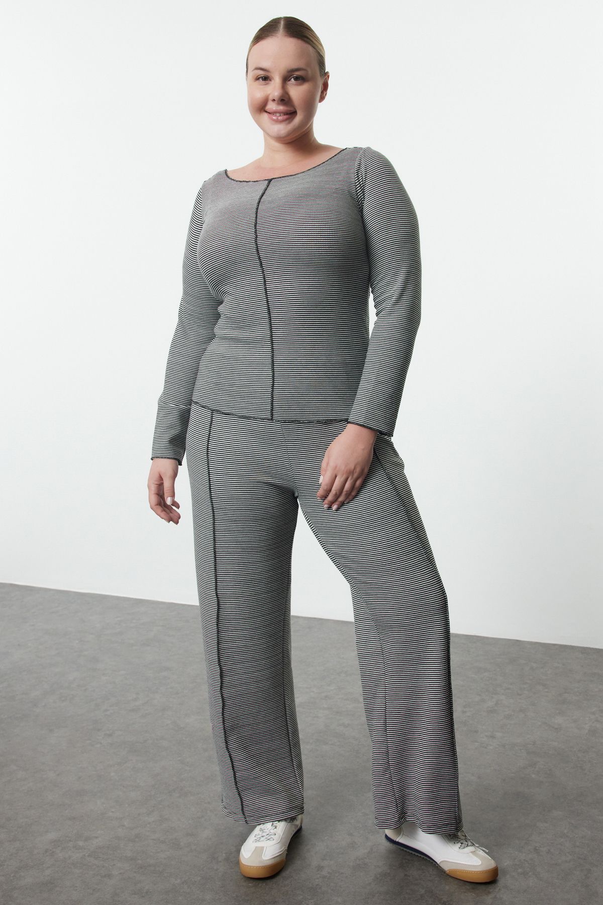Trendyol Curve Costum Tricotat Cu Dungi Alb-negru De Mărime Mare - Femeie - 2XL
