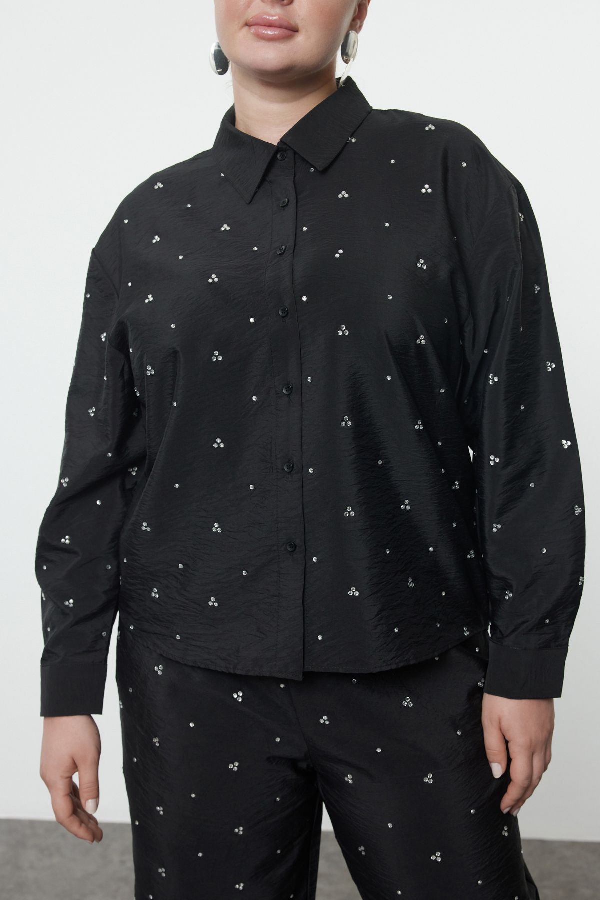 Trendyol Curve-Set cămașă și pantaloni de mărime mare, elastic și brodat cu pietre - TBBAW25CP00019 3