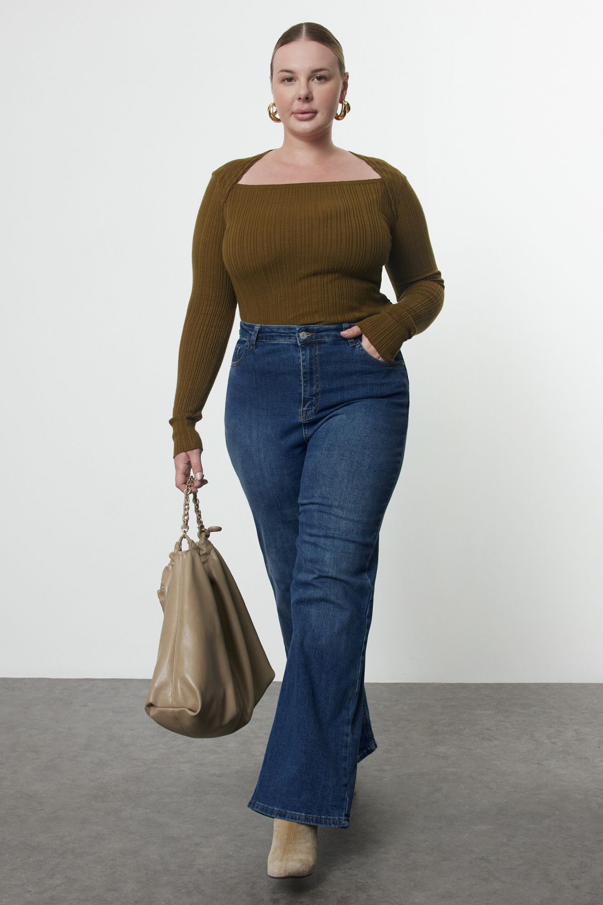 Trendyol Curve Niebieskie Jeansy Z Wysokim Stanem I Szerokimi Nogawkami W Dużych Rozmiarach Tbbaw25cj00022 Kobieta - 48