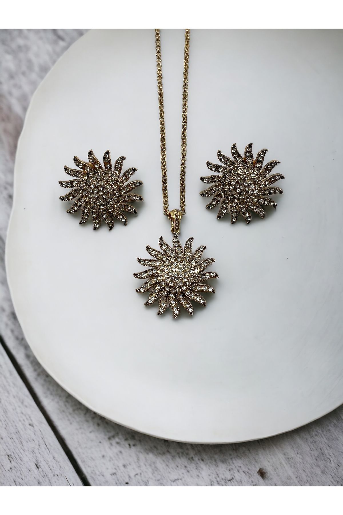 FAYRA ACCESSORIES-Zircon Stone Flower Figure Necklace and Earrings Set 1