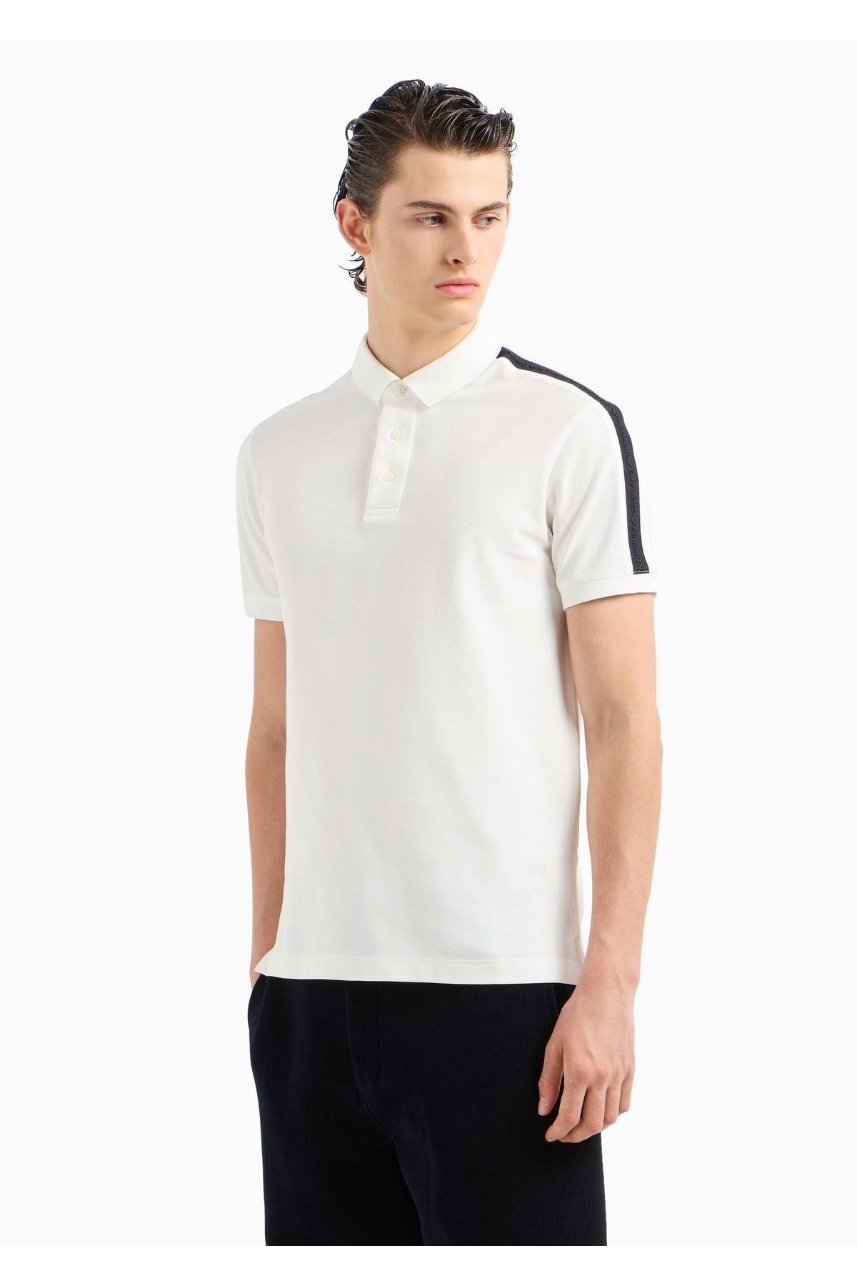 تی شرت یقه یقه سفید مردانه با جزئیات لوگوی برند روی شانه 6D1F81 1JCYZ-0101 Emporio Armani