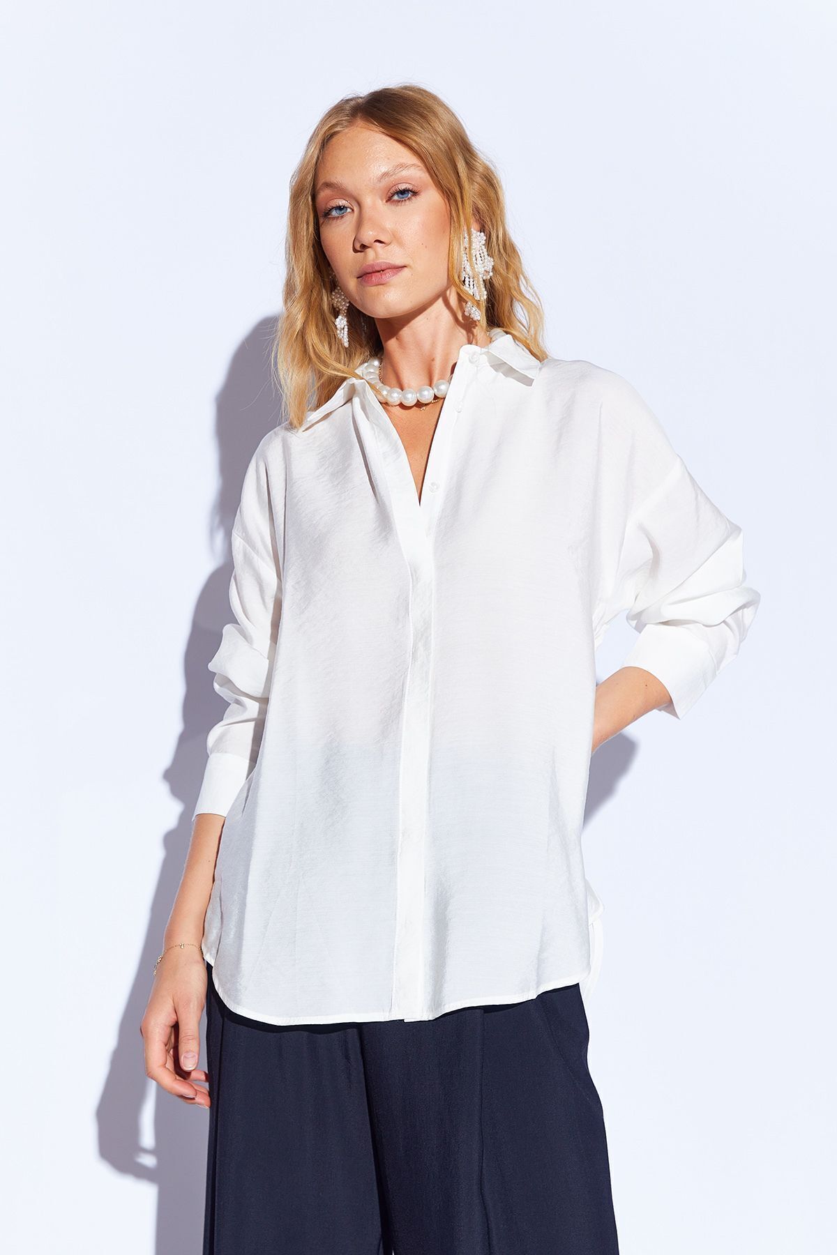 Ekru Modal Soft Dokulu Yumuşak Gizli Pay Detaylı  Oversize Kadın Gömlek  | Mks168262-01