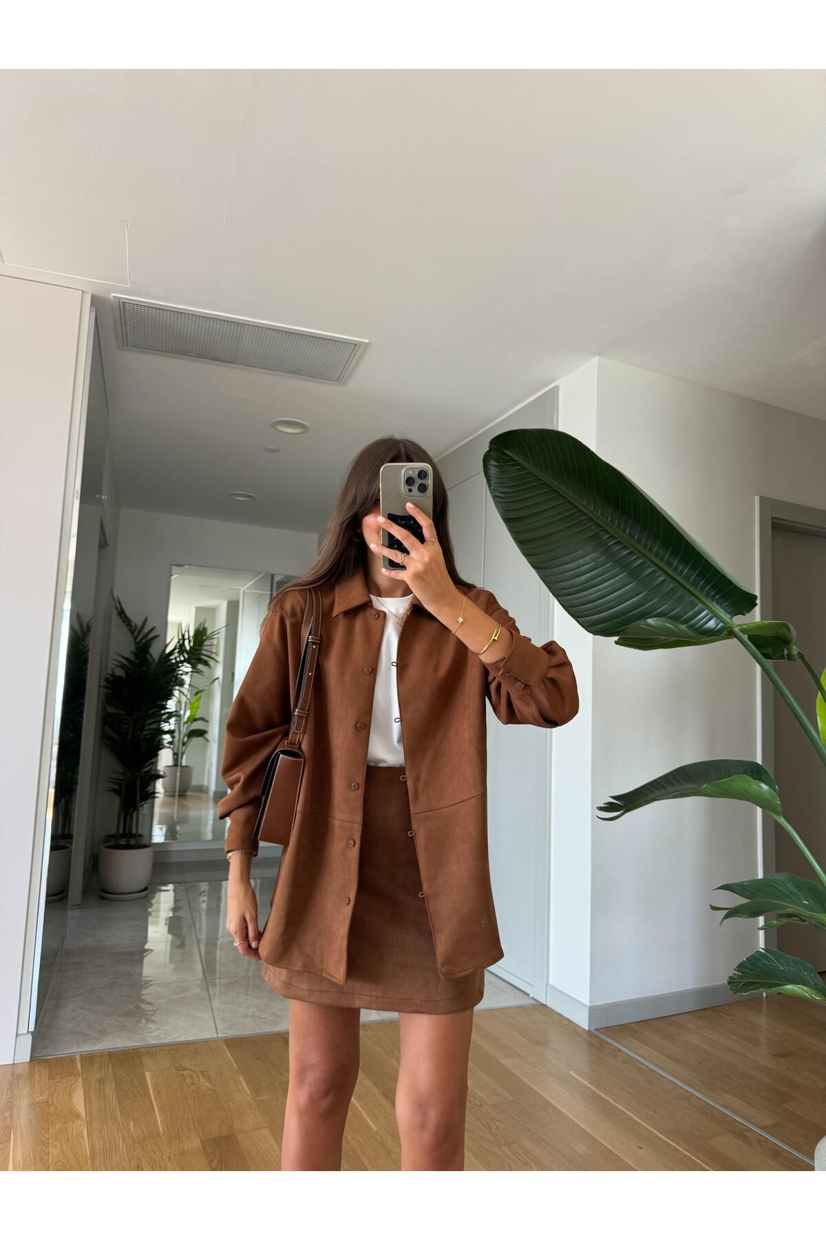 veste en daim oversize chemise tee shirt