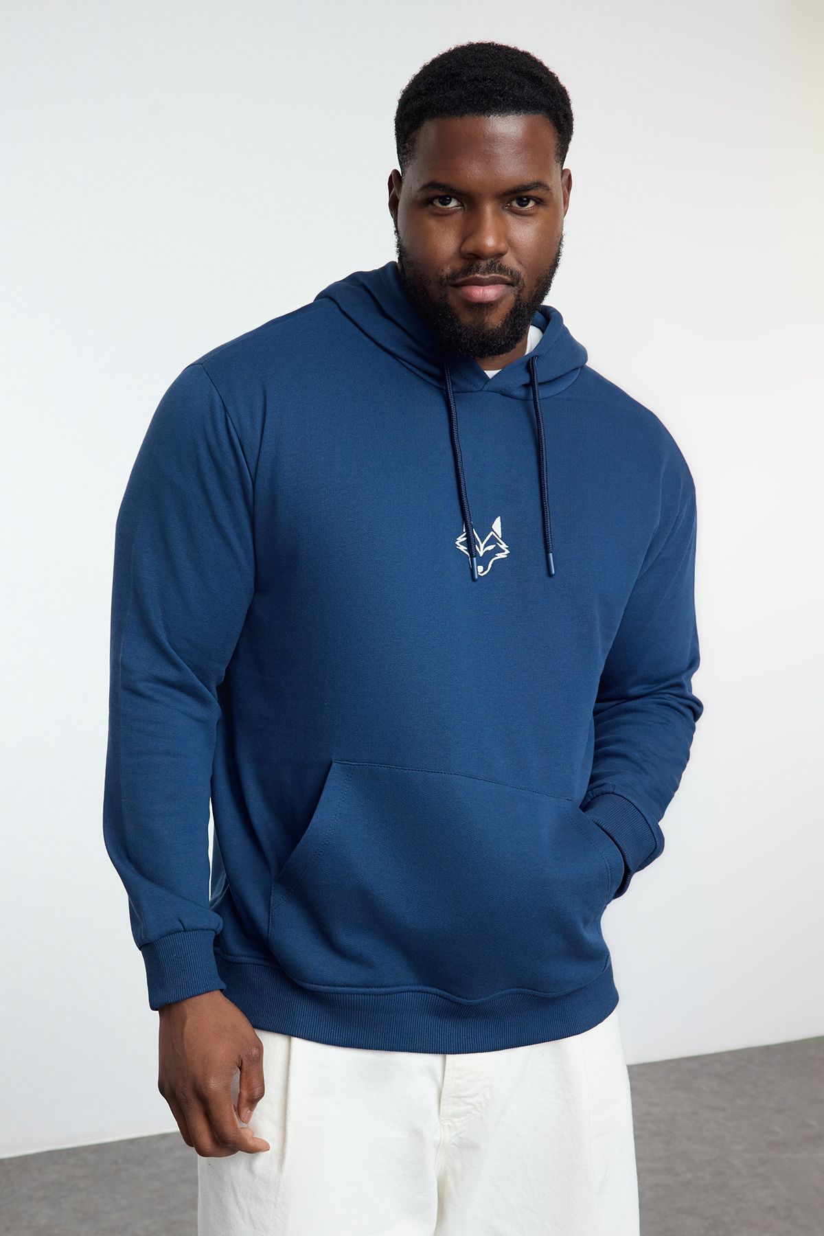 Trendyol Collection Bluza Z Kapturem Indigo Fleece Large Size - Tmnaw25ao00006 Mężczyzna - 5XL