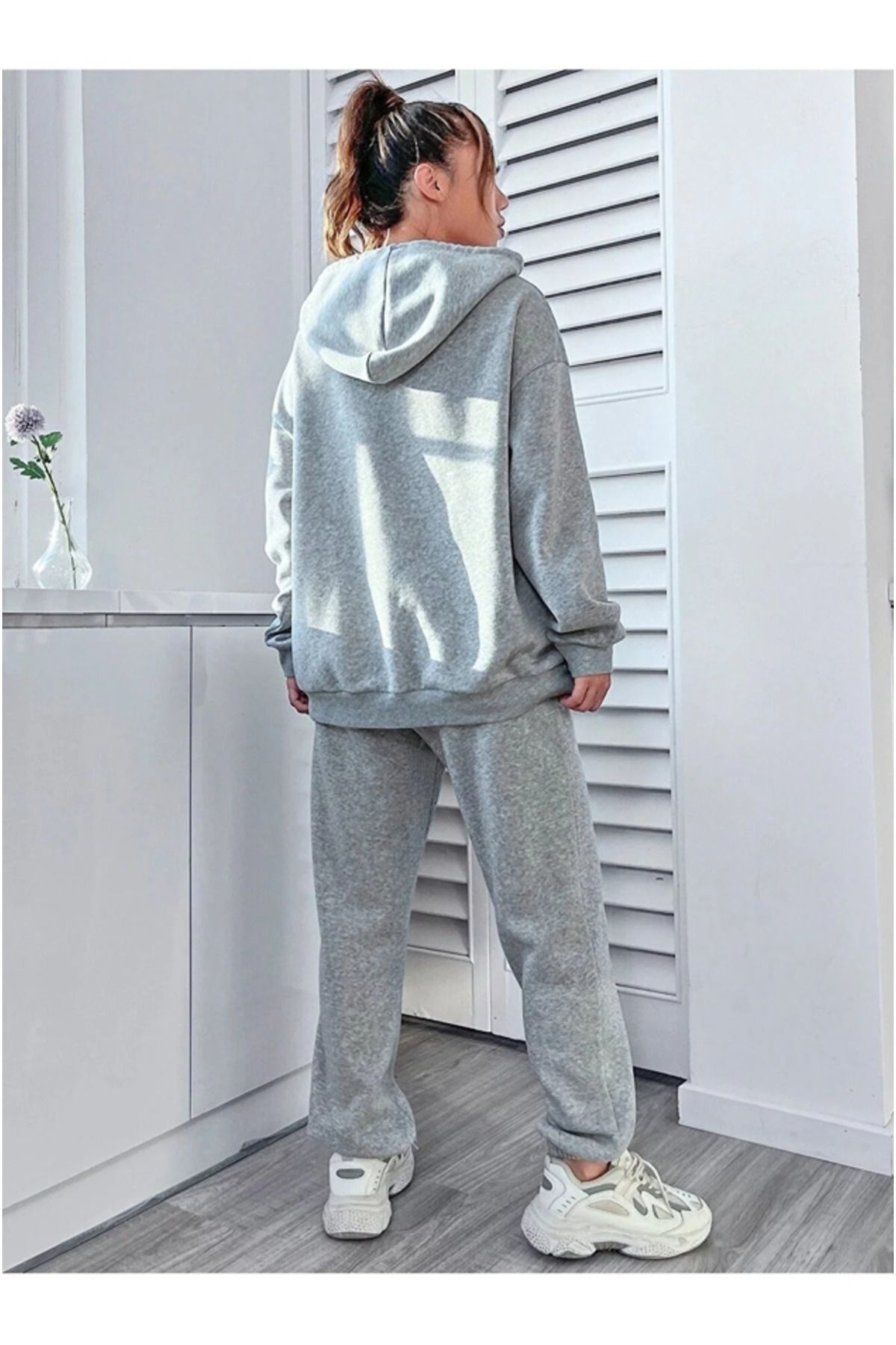 https://cdn.dsmcdn.com/ty1533/product/media/images/prod/QC/20240907/10/7c96a425-825d-35f2-b76b-e313a5633731/1_org_zoom.jpg