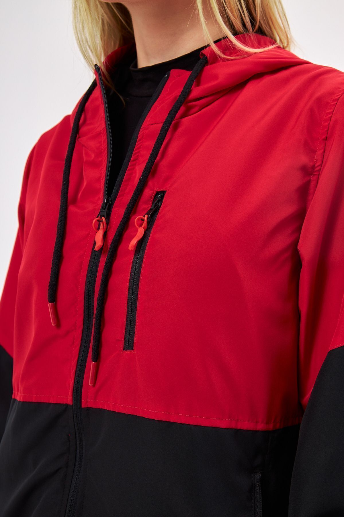 river green  Kadın Kırmızı-siyah Iki Renk Astarlı Rüzgar Geçirmez Kapüşonlu Cepli Yağmurluk - Görsel 4