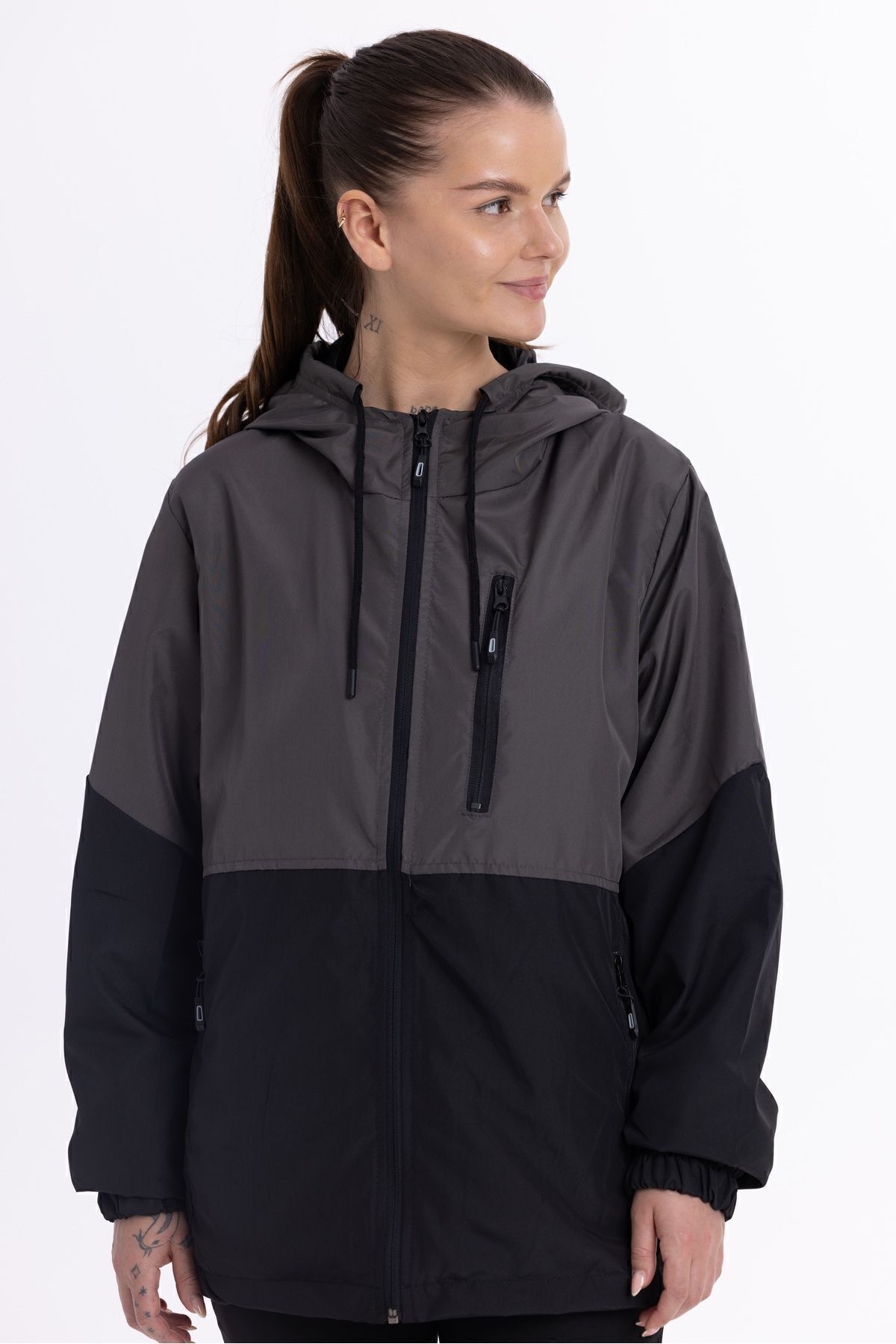 QAWWA Kadın Siyah Antrasit Su Ve Rüzgar Geçirmez Göğüs Ve İçi Cepli Astarlı Kapüşonlu Yağmurluk Mont