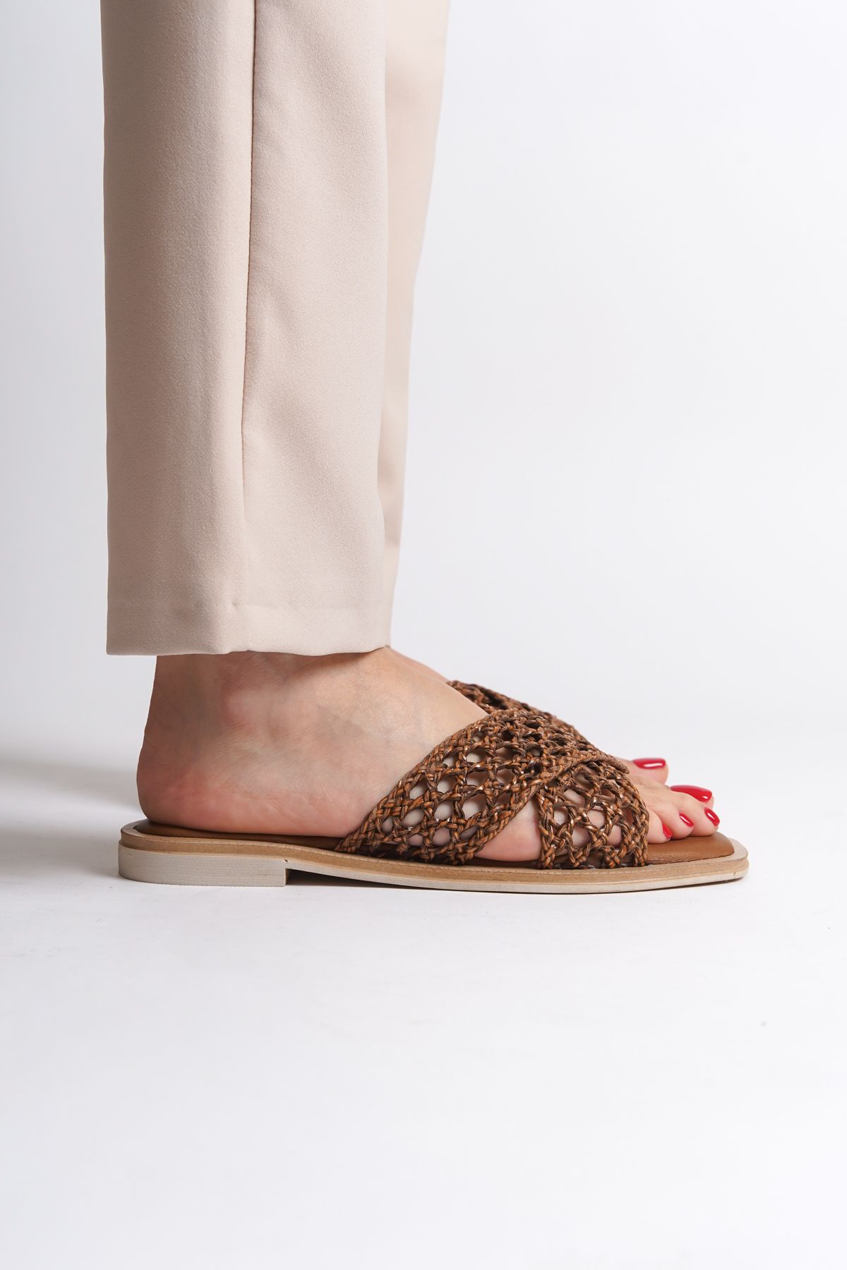 دمپایی چند رنگ زنانه حصیر چرمی واقعی Misis Crazy Flat Heels Dlippers Capone Outfitters