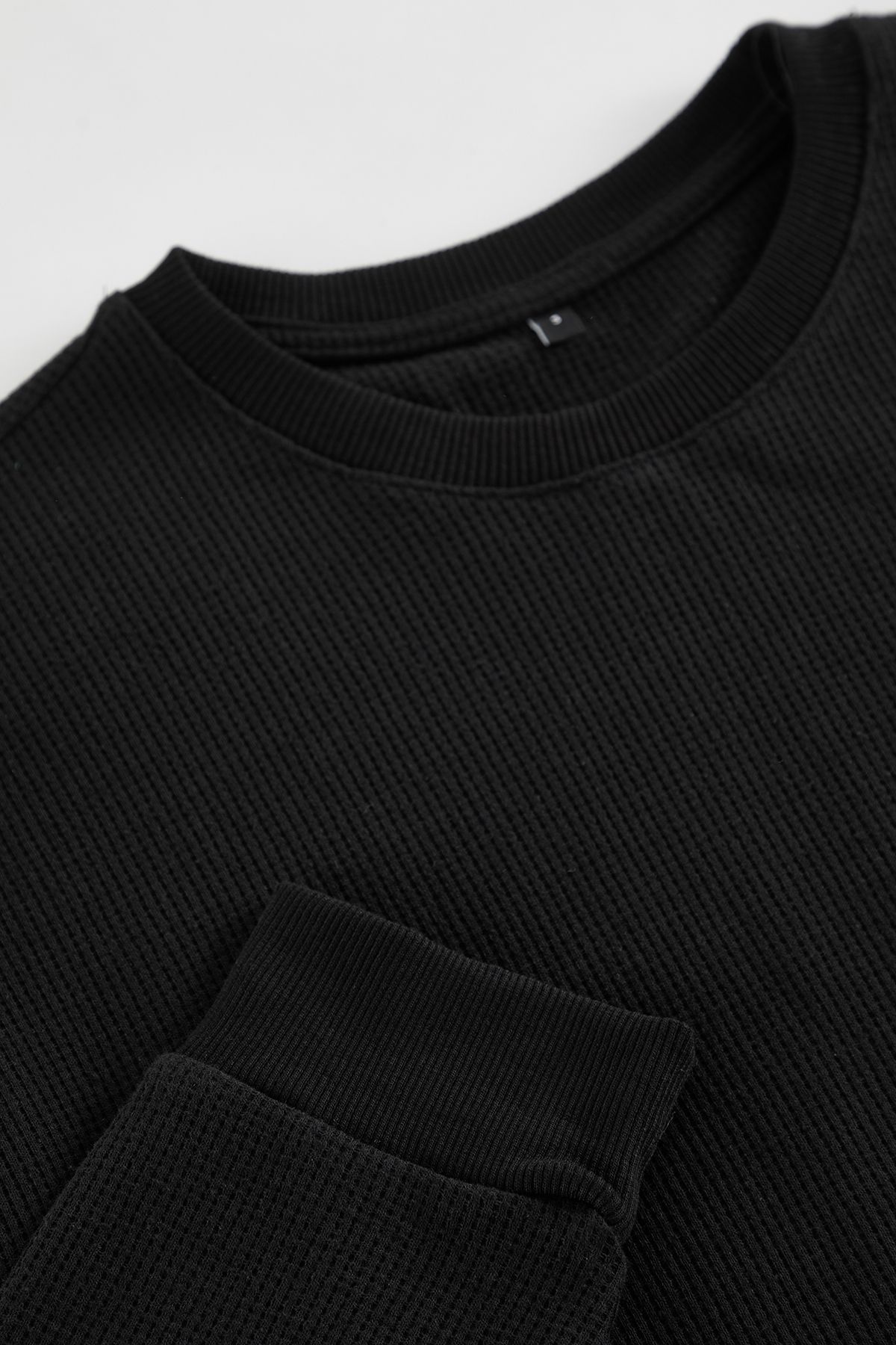 Trendyol Collection-Fekete Oversize/Wide Cut Crew Neck Texture Basic pulóver TMNAW25SW00194 2