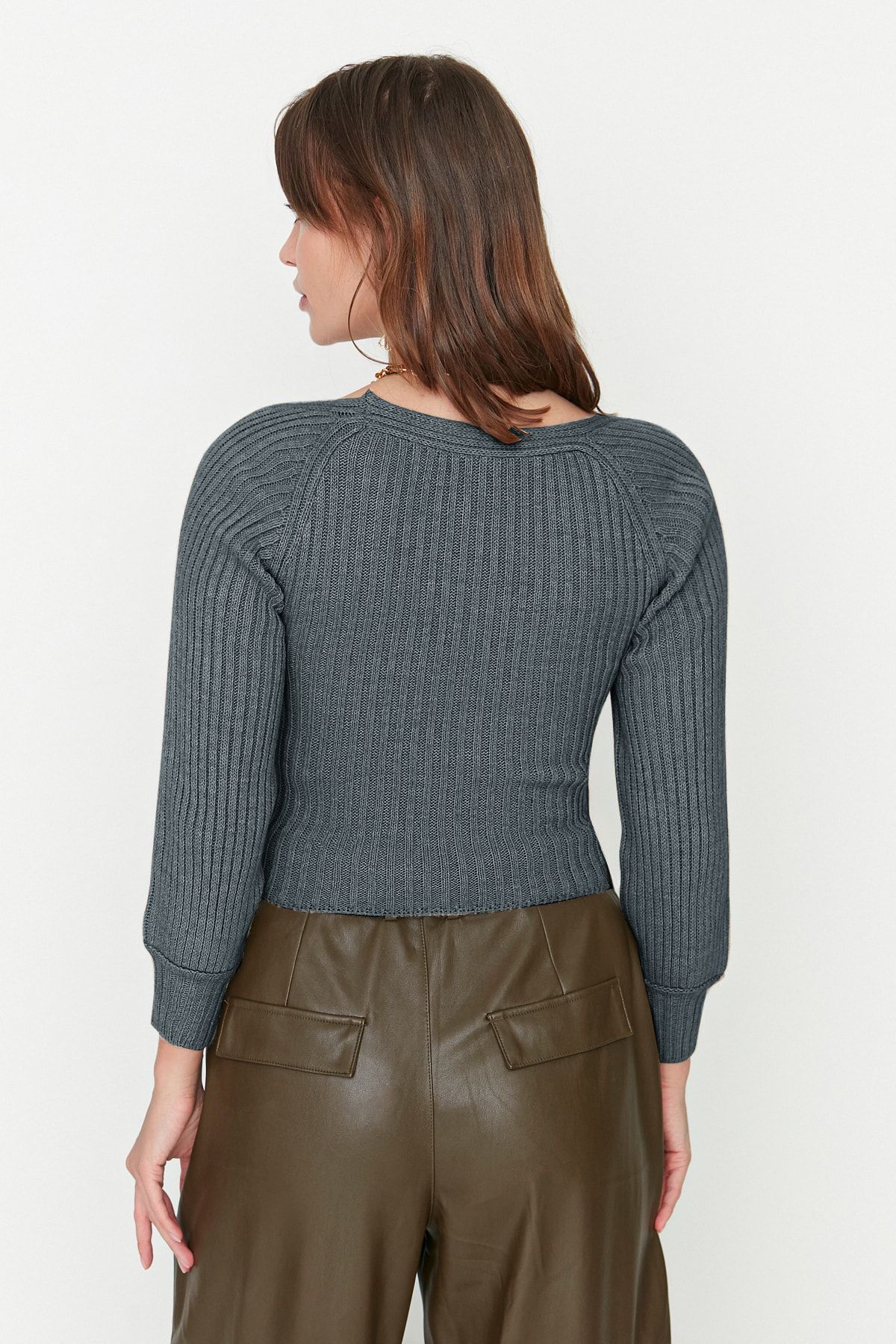Trendyol Collection-Srdcový límec antracitový pletený svetr - TWOAW22KZ1760 5