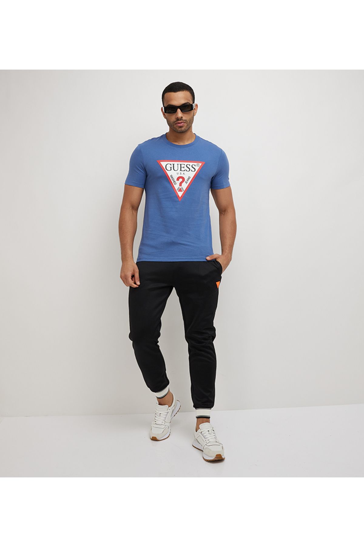 T shirt guess original store