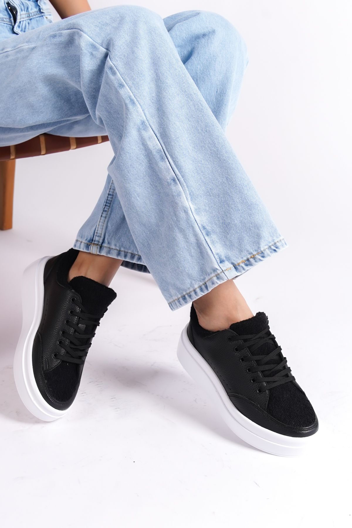 اسنیکر مشکی زنانه کفش و خز اورجینال Capone Outfitters