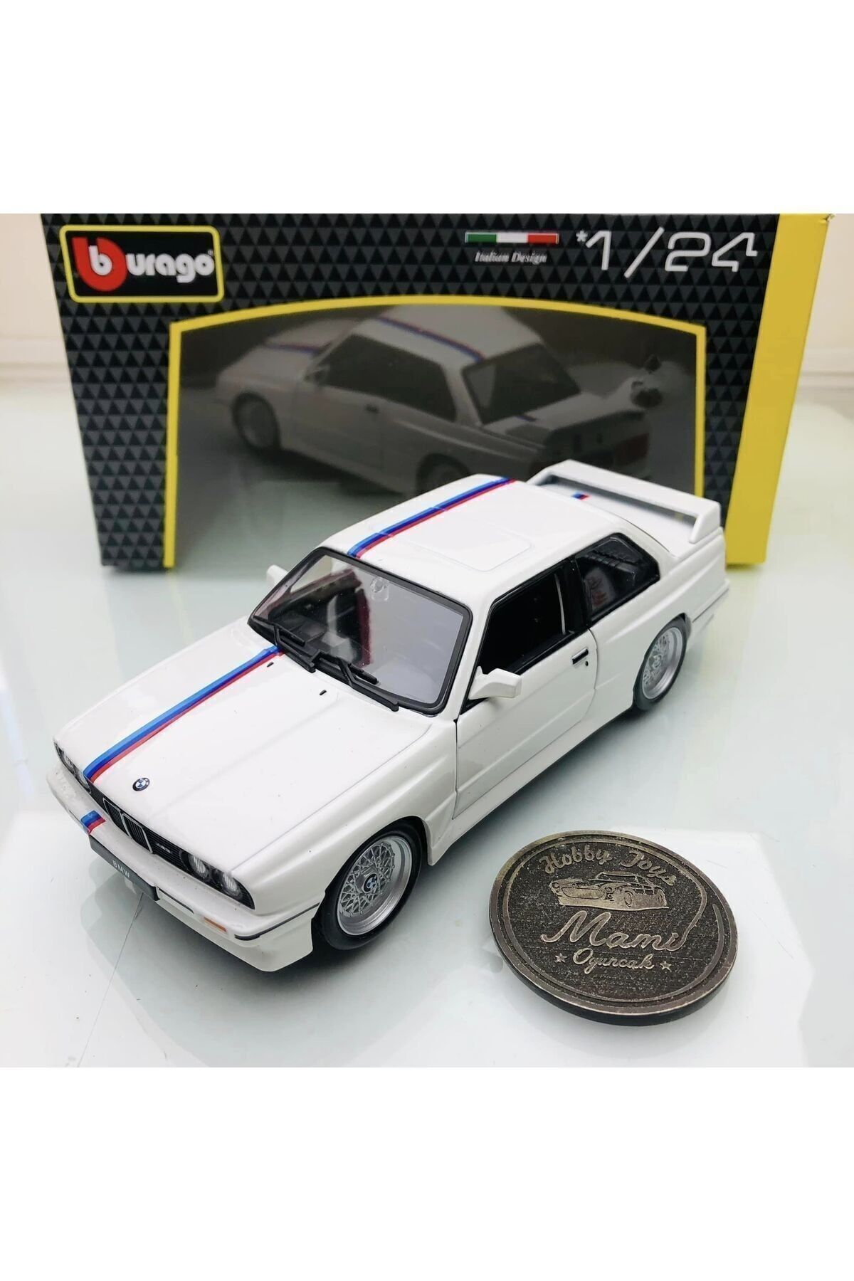 Bburago 1:24 BMW M3 (E30) Baujahr 1988 Weiß 18-21100W Modellauto 18
