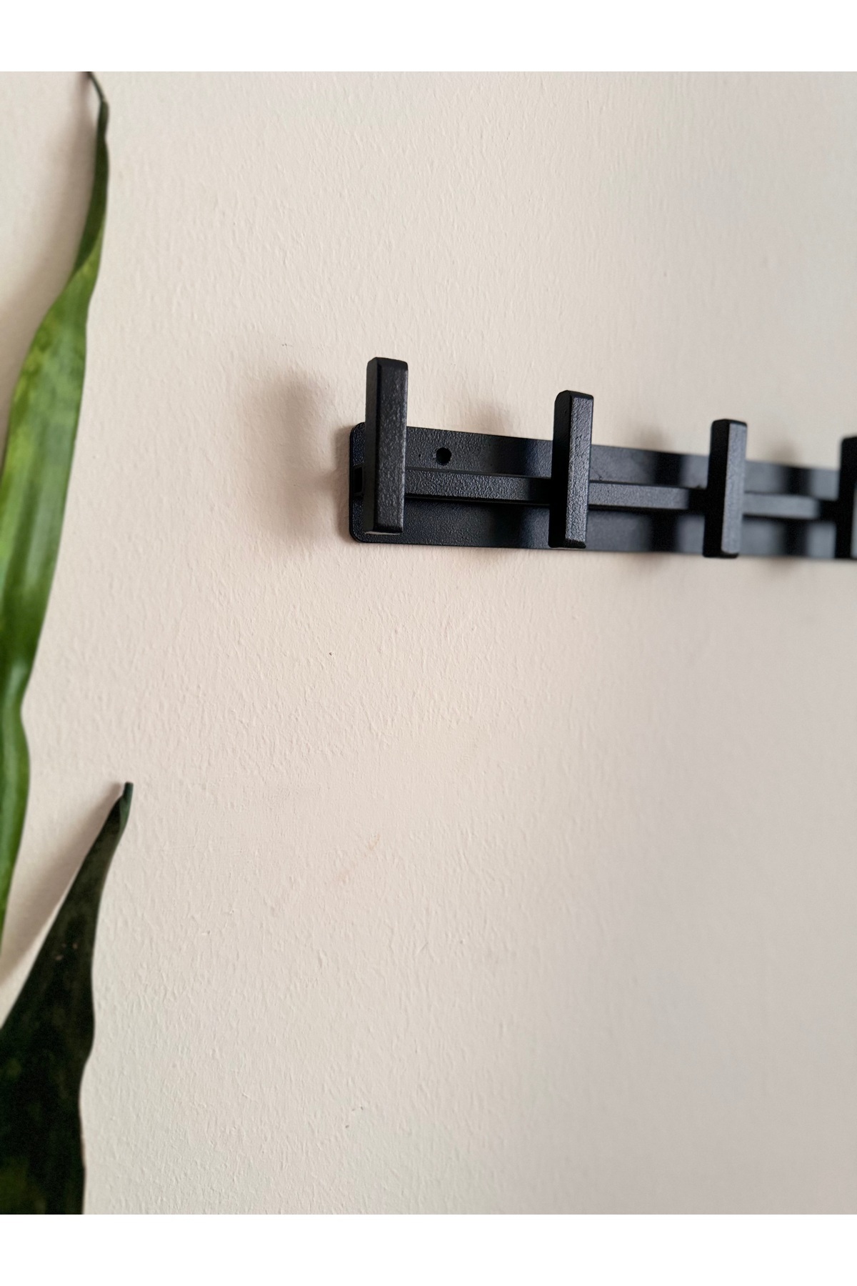 Kesik Metal Detaylı Askılı Üst main image 1
