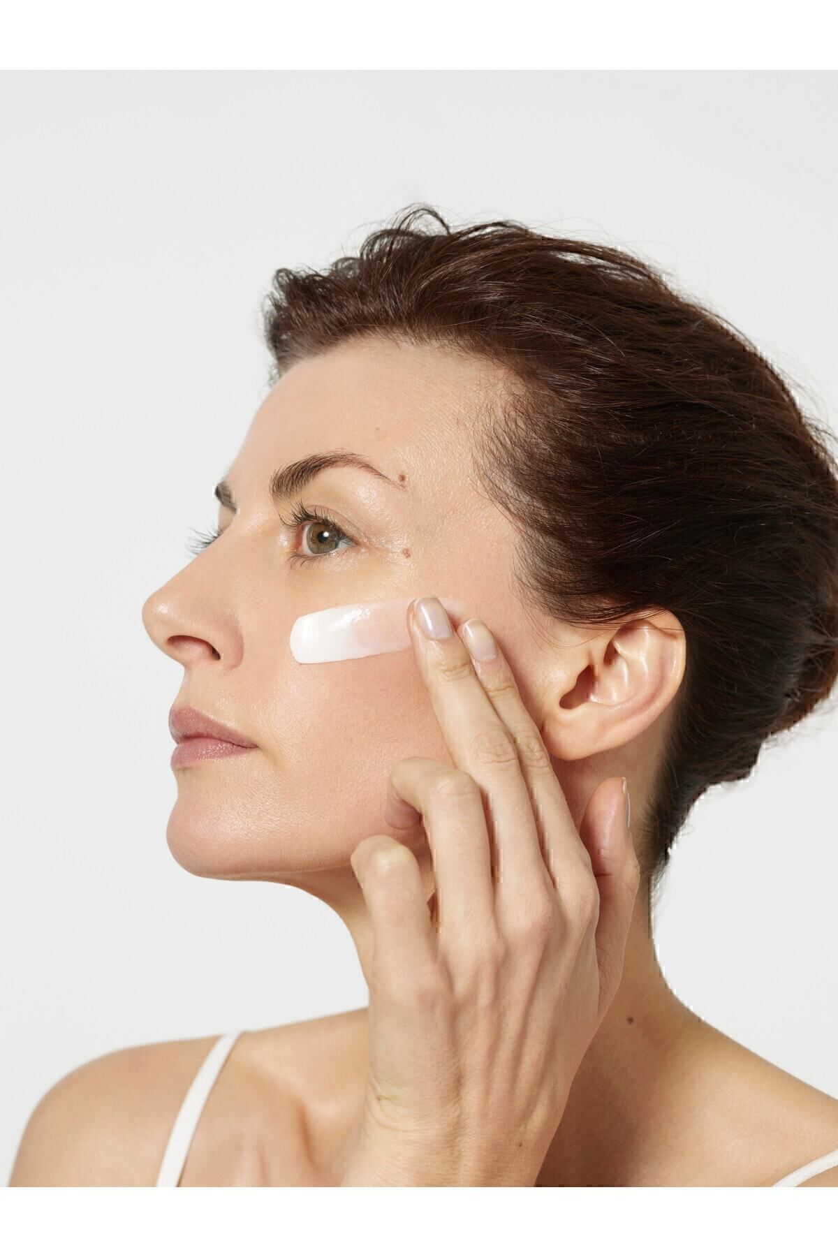 کرم دور چشم Revitalift Lazer X3 ضد پیری 15 میلی لیتر + کرم روز 50 میلی لیتر L'Oreal Paris