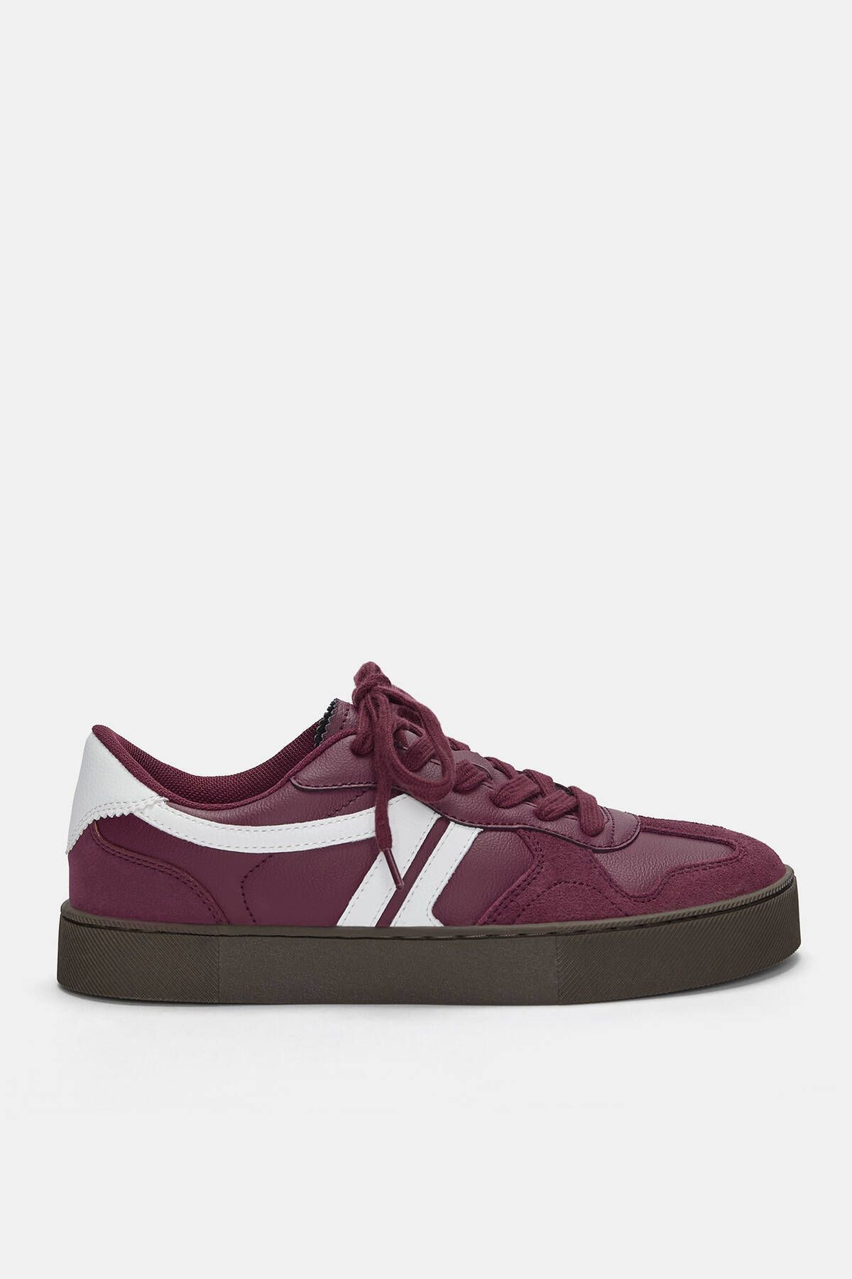 des baskets rétros avec de gros dessins