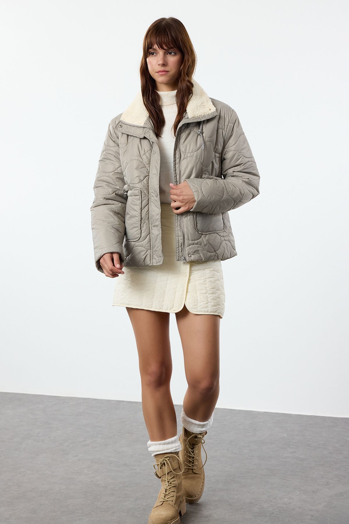 Trendyol Collection-Szürke, állógallérral steppelt kabát - normál szabású TWOAW25MO00175 2