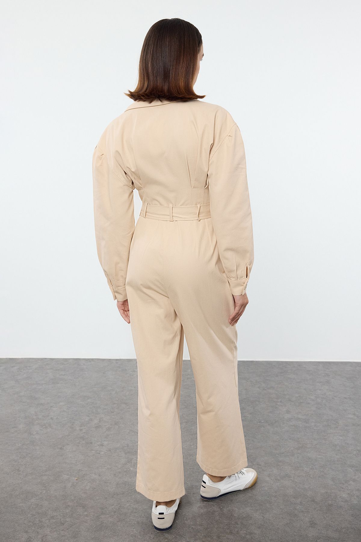 Trendyol Collection-Langer Overall mit Hemdkragen und Kamelgürtel an der Taille TWOAW25TU00012 5