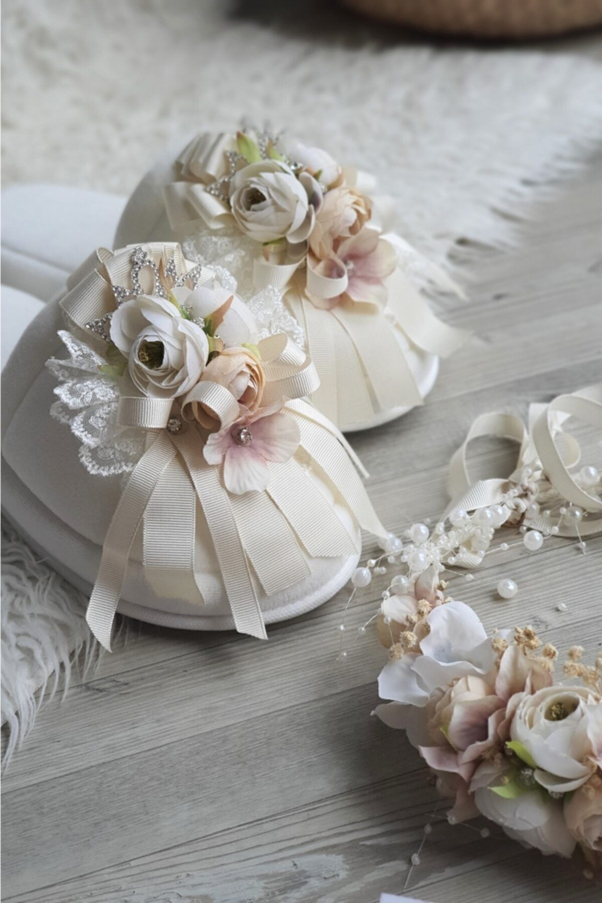 çiğdem kaya design Özel Tasarım Ekru Anne Bebek Lohusa Taç Terlik Takımi fotoğrafı 2 (önizleme)