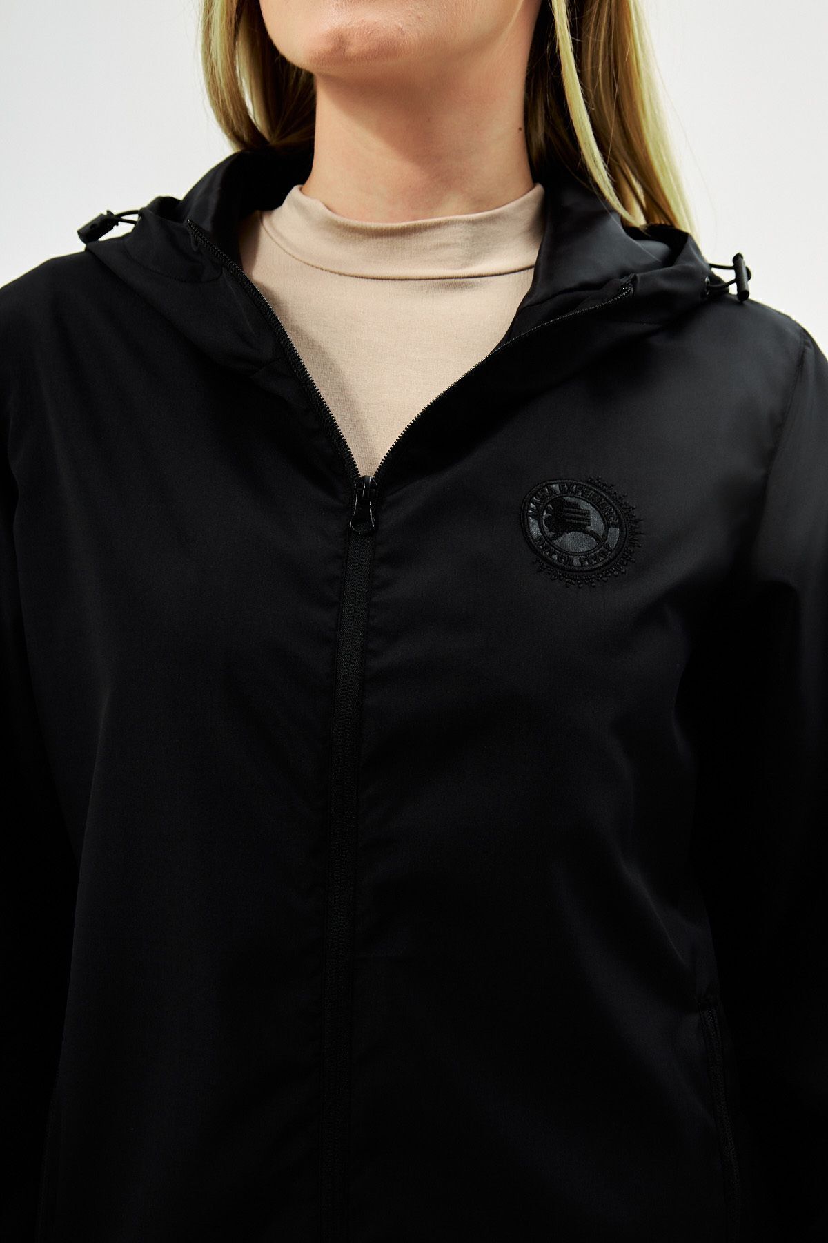 river green  Kadın Siyah Astarlı Suya Dayanıklı Kapüşonlu Cepli Yağmurluk - Rüzgarlık Ceket - Görsel 4