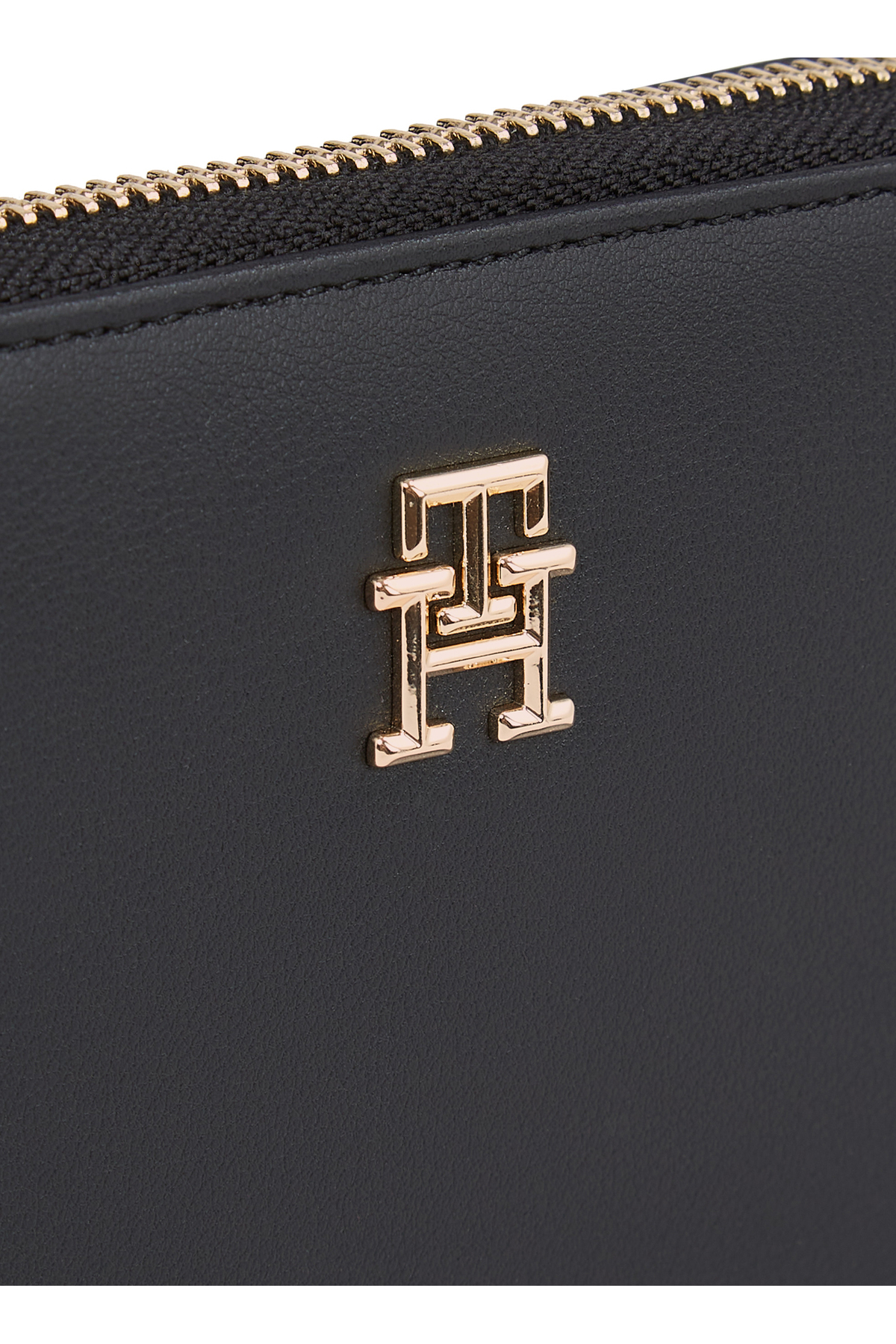 Tommy Hilfiger Women's Black Wallet Aw0Aw16582Bds Trendyol