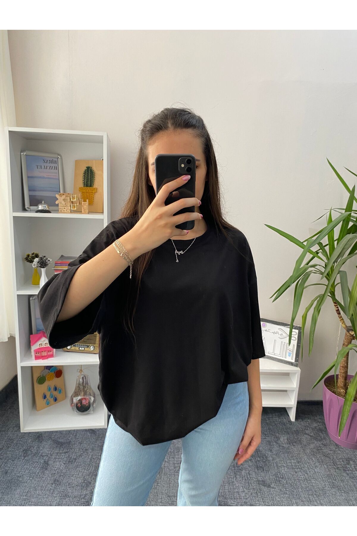hilla Oversize Bol Kalıplı T-shirt
