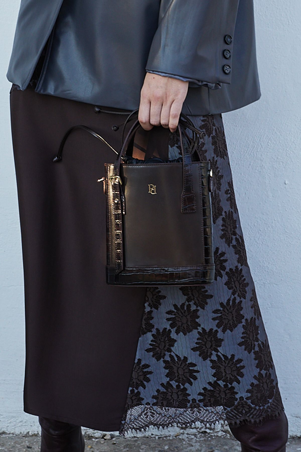 Pilea-Refined Style Leather Cylinder Shoulder Bag with Gold Chain Detail - My 1