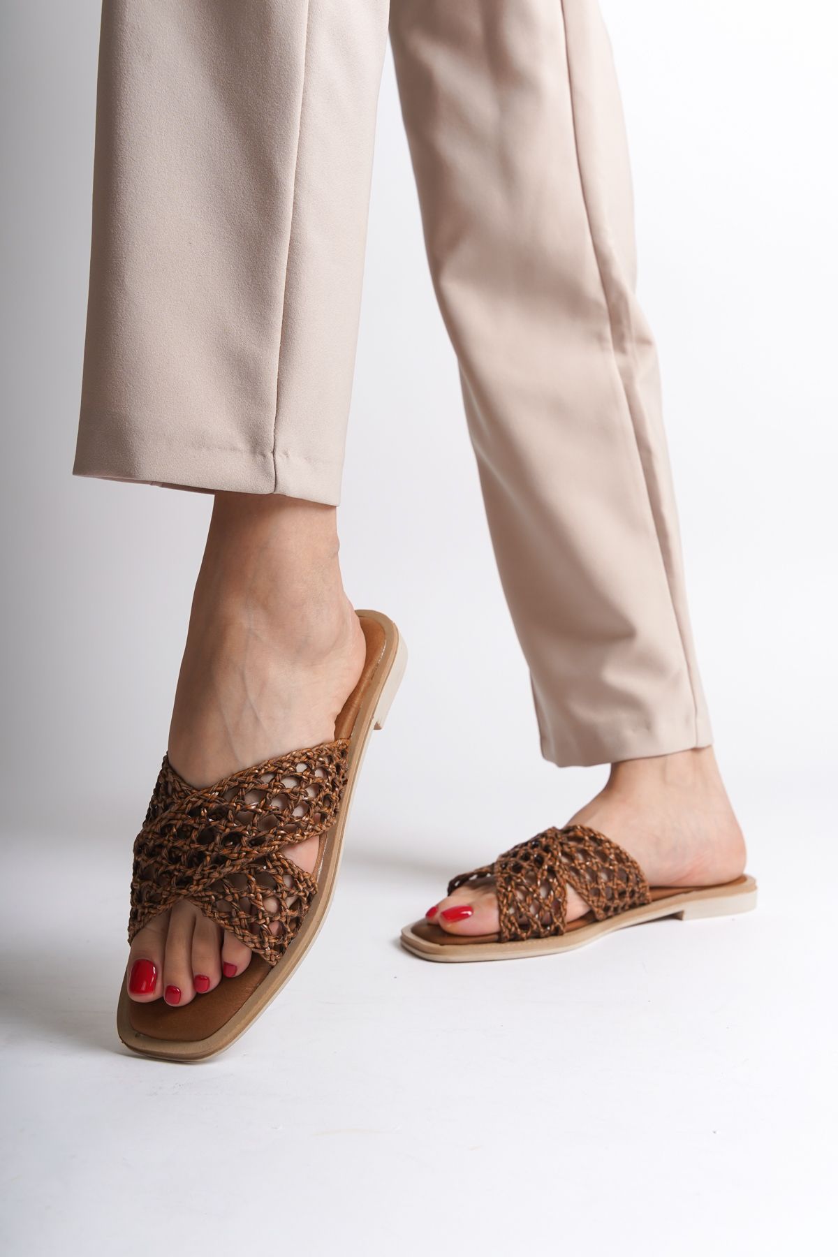 دمپایی چند رنگ زنانه حصیر چرمی واقعی Misis Crazy Flat Heels Dlippers Capone Outfitters