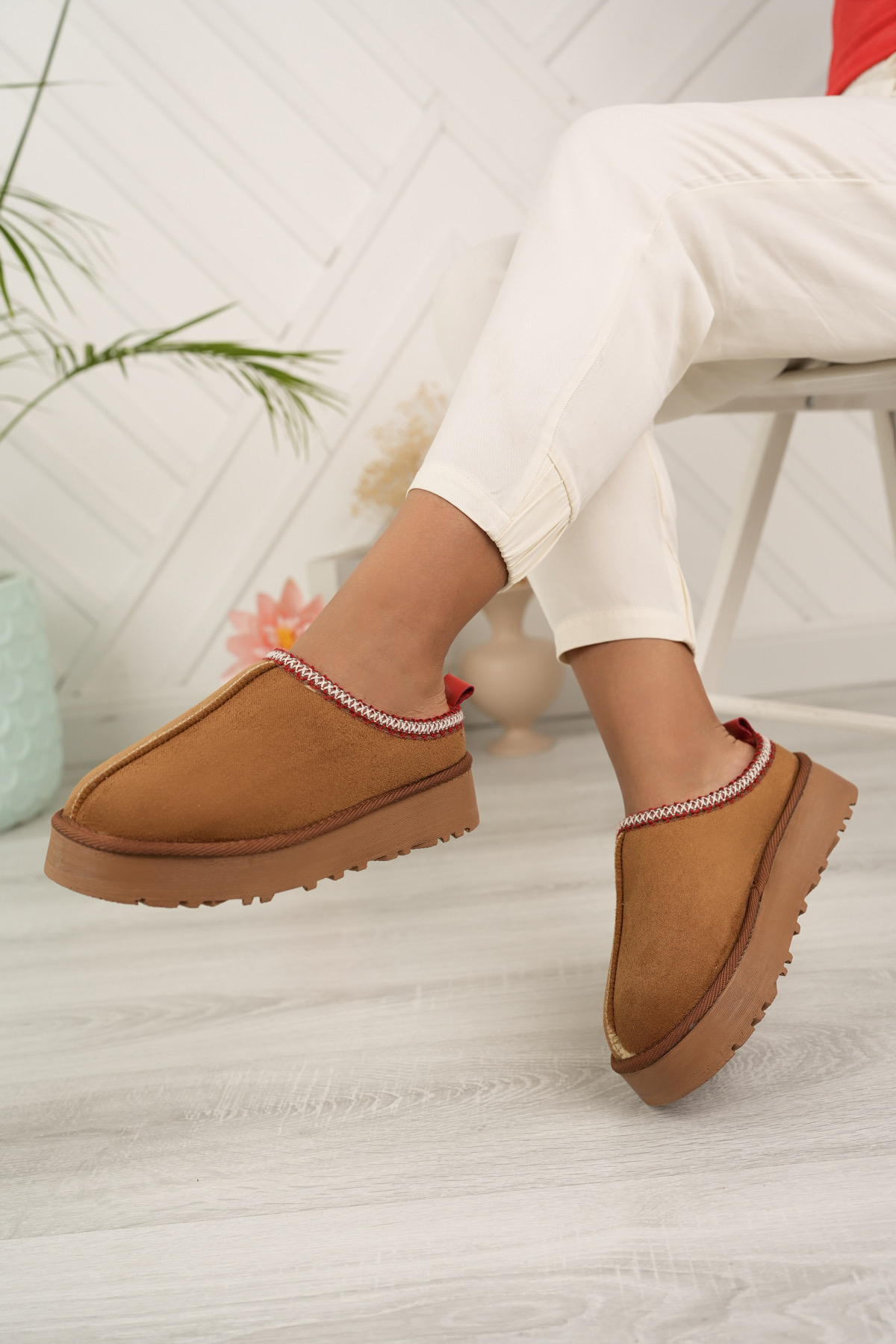 tusemmoda Női szőrös új szezon magas talpú téli papucs