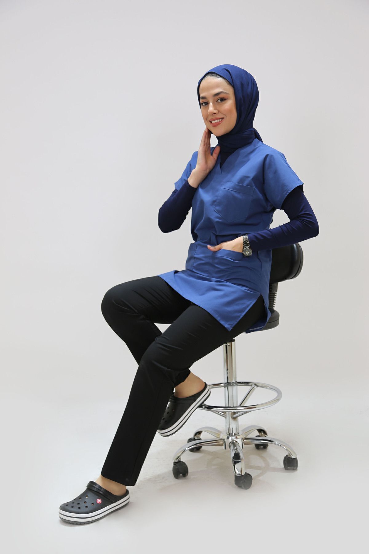 Limitless-Uniforma de asistentă hijab tunică oversize top Indigo albastru fund negru combinat 4