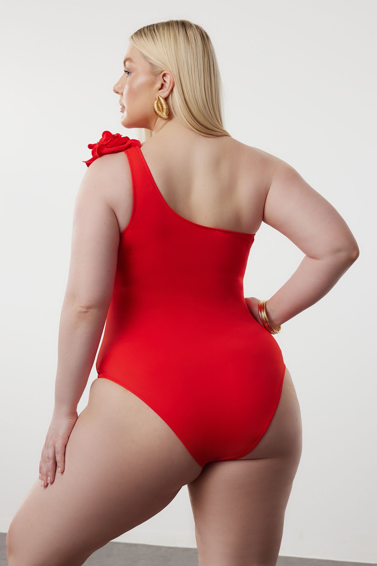 Trendyol Curve-Roter One-Shoulder-Badeanzug mit Blumenmuster - TBBSS24AM00025 4
