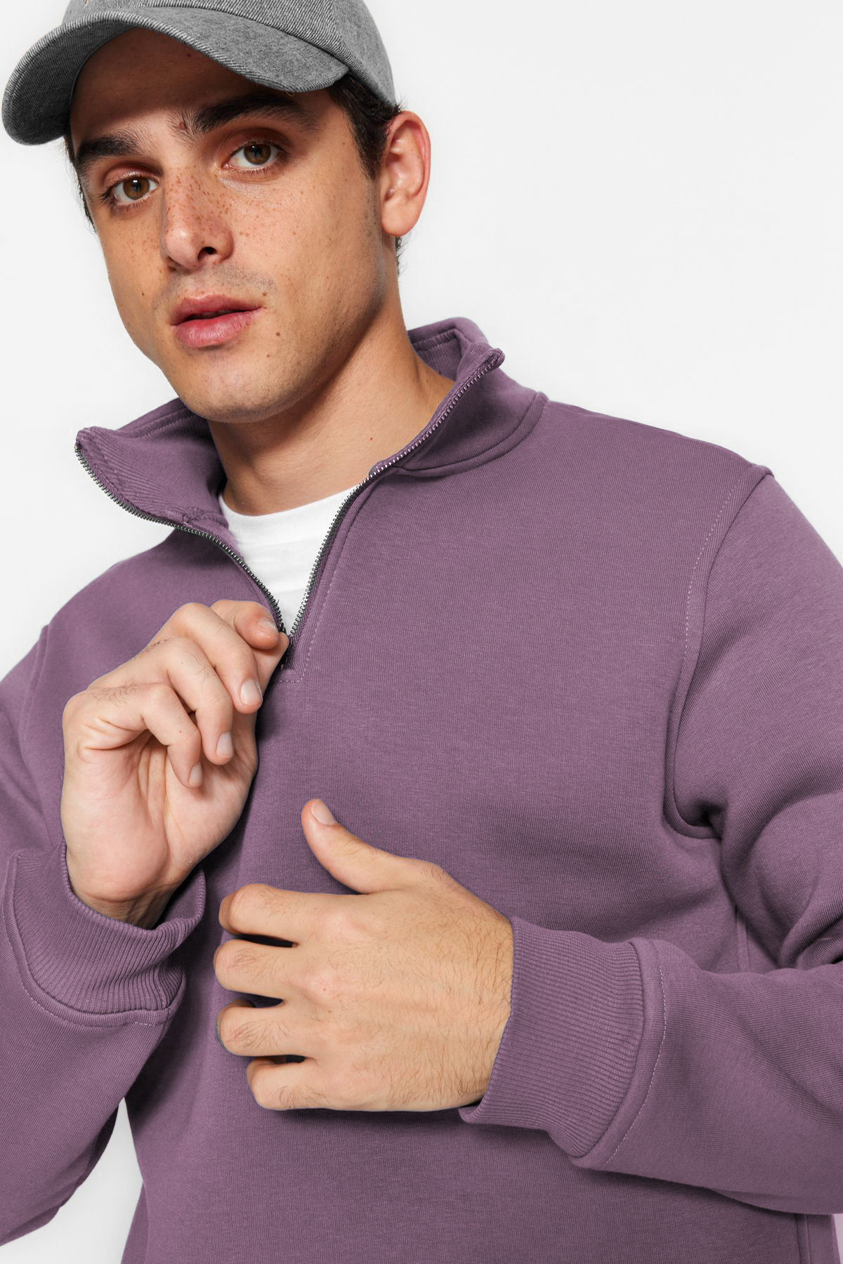Trendyolmilla  Mor Regular/Normal Kesim Dik Yaka Fermuarlı Pamuklu Basic İçi Polarlı Sweatshirt TMNAW24SW00041