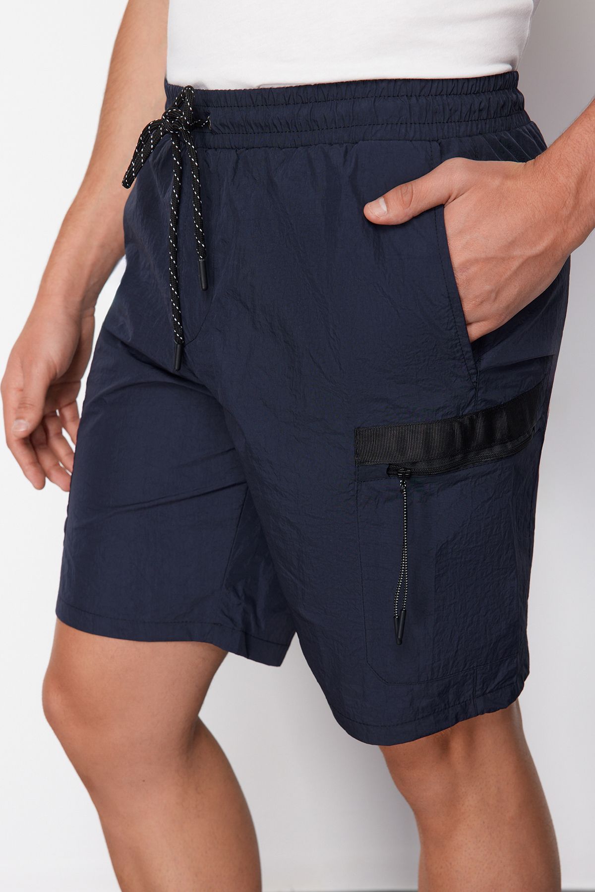 Trendyol Collection Granatowe, Regularne, Dopasowane, Zapinane Na Suwak, Spodenki Spadochronowe Tmnss24sr00048 Mężczyzna - M